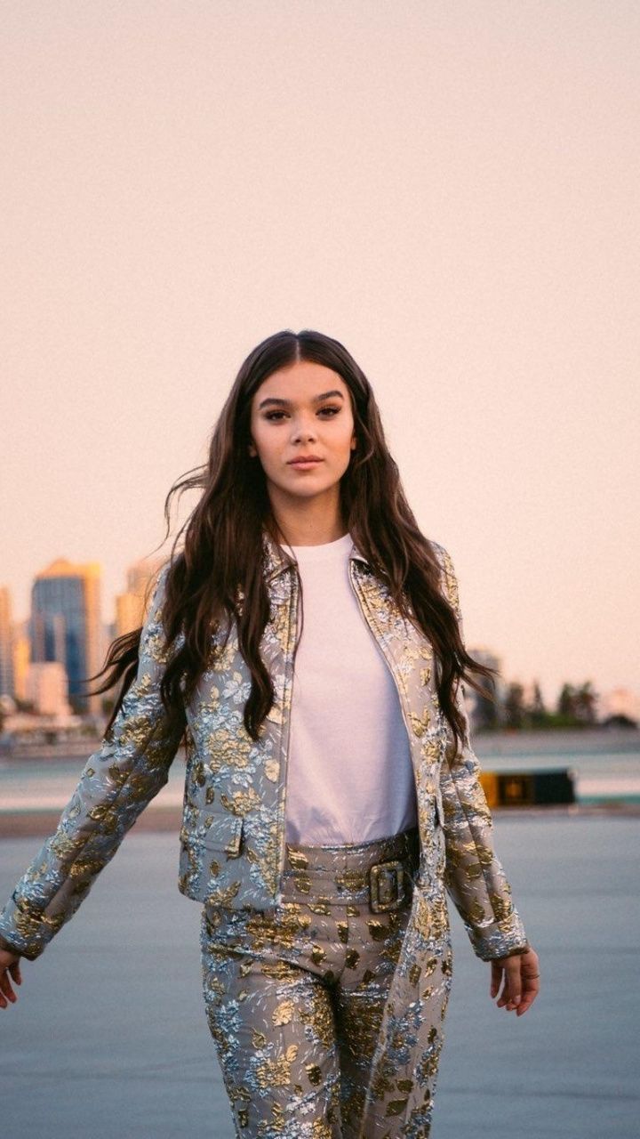 Hailee Steinfeld New Photoshoot Wallpapers