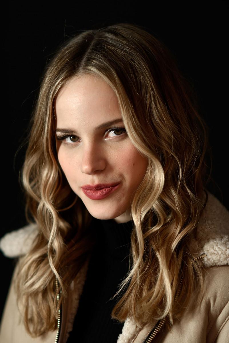 Halston Sage Wallpapers