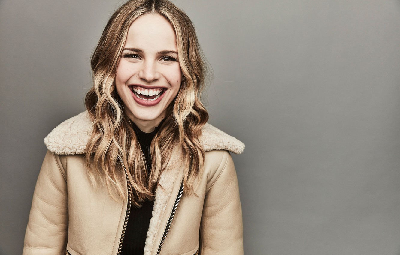 Halston Sage Wallpapers