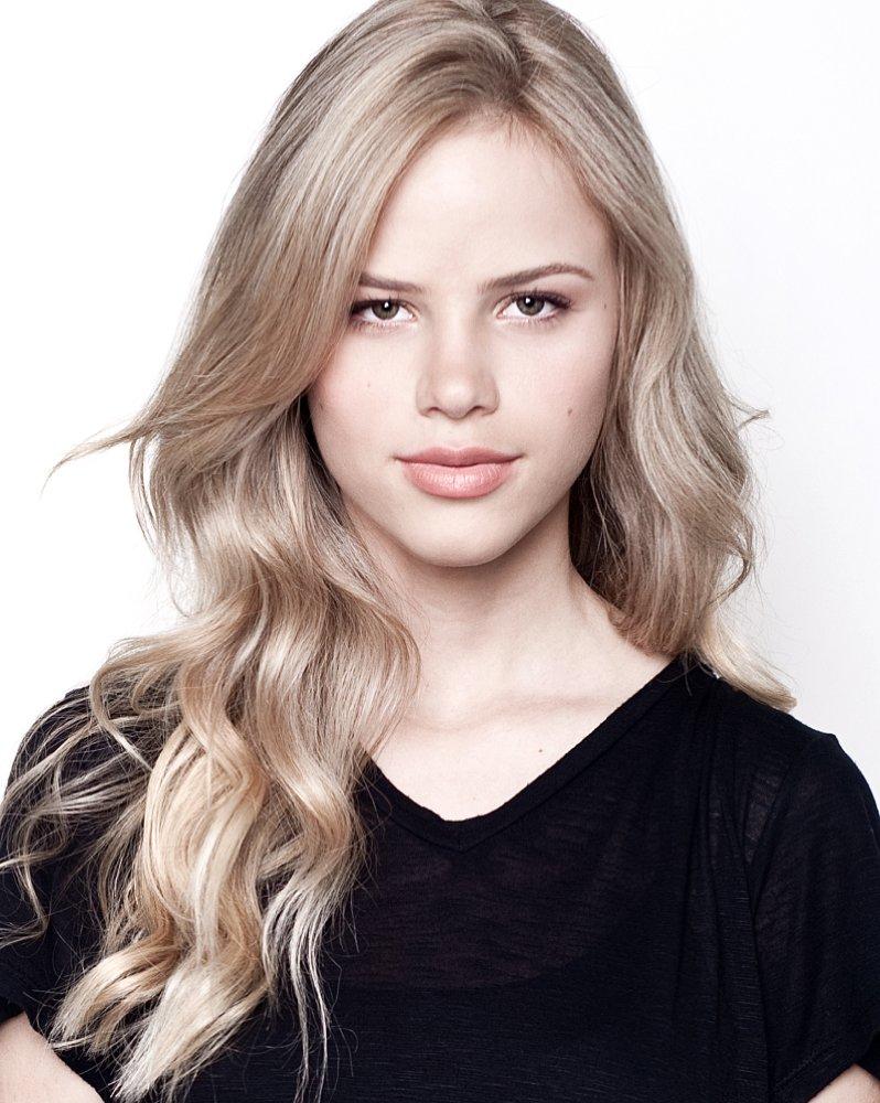 Halston Sage Wallpapers