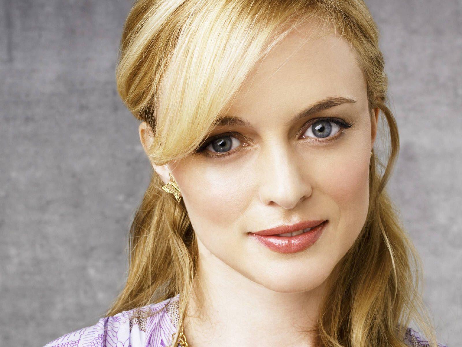 Heather Graham Wallpapers