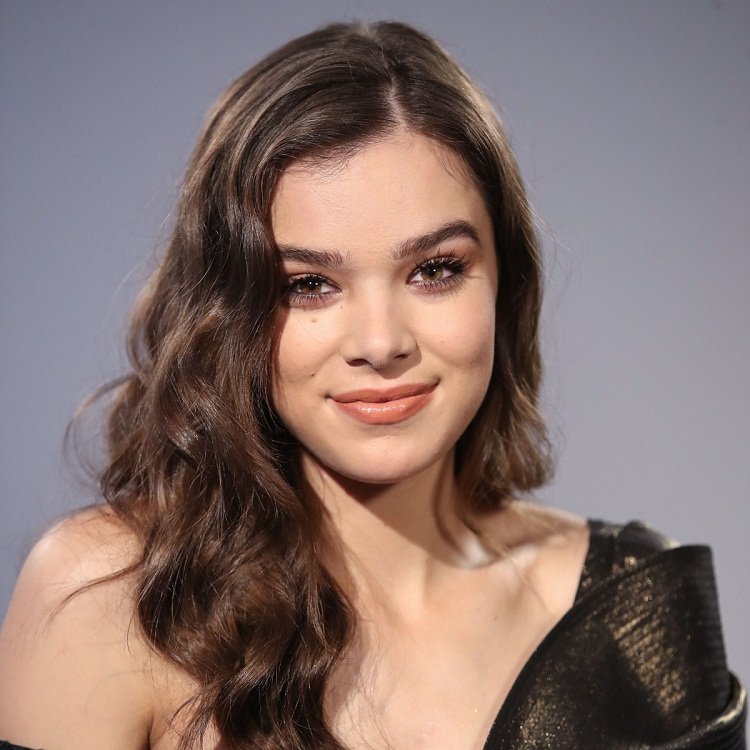 Hot Hailee Steinfeld Wallpapers