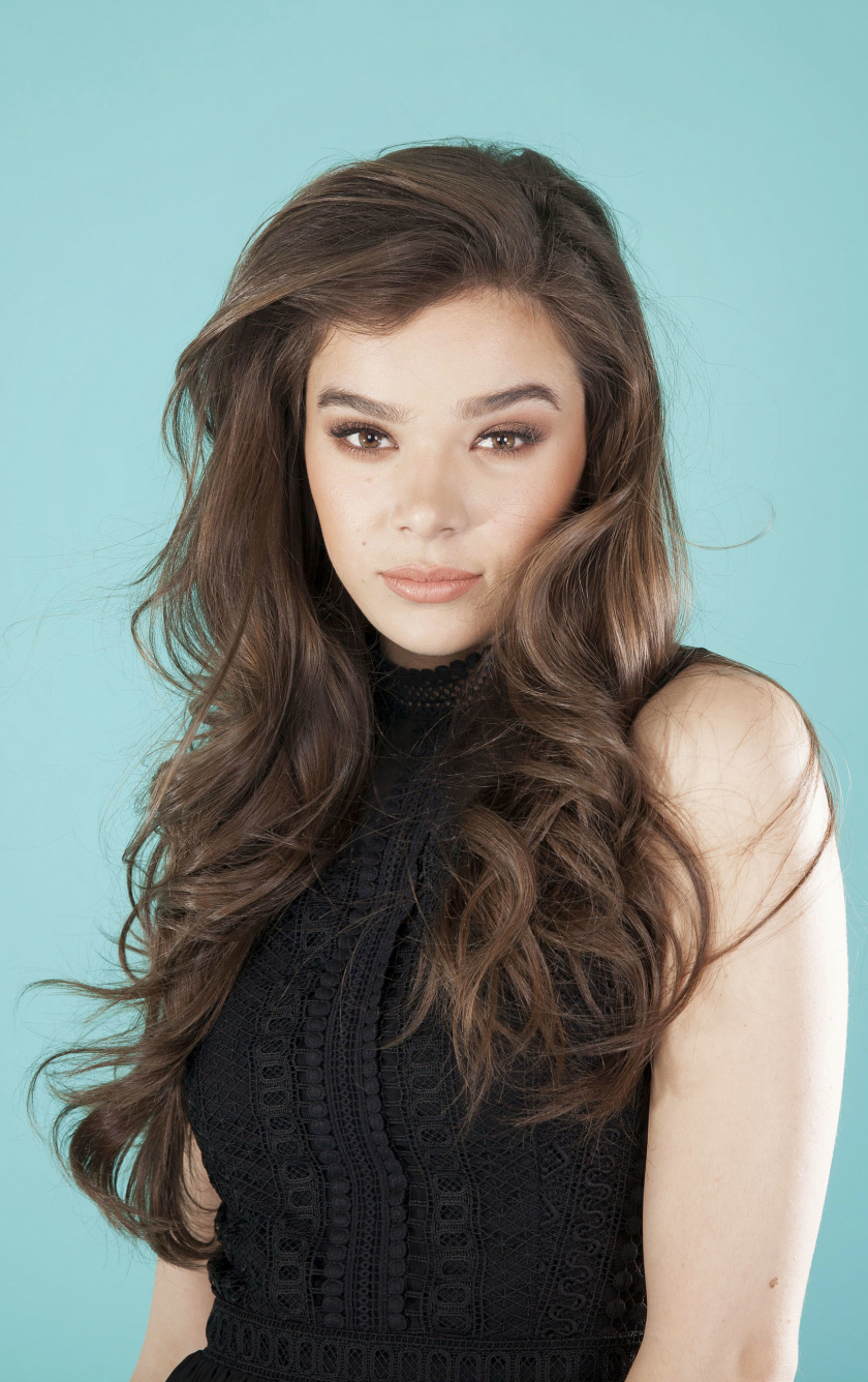 Hot Hailee Steinfeld Portrait 2017 Wallpapers