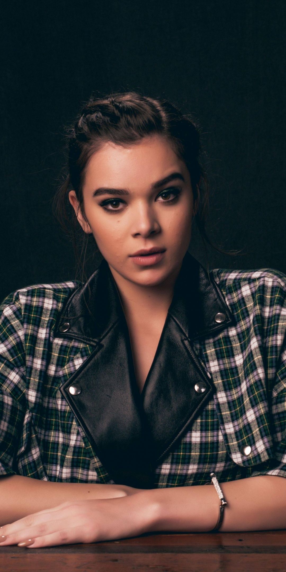 Hot Hailee Steinfeld Portrait 2017 Wallpapers