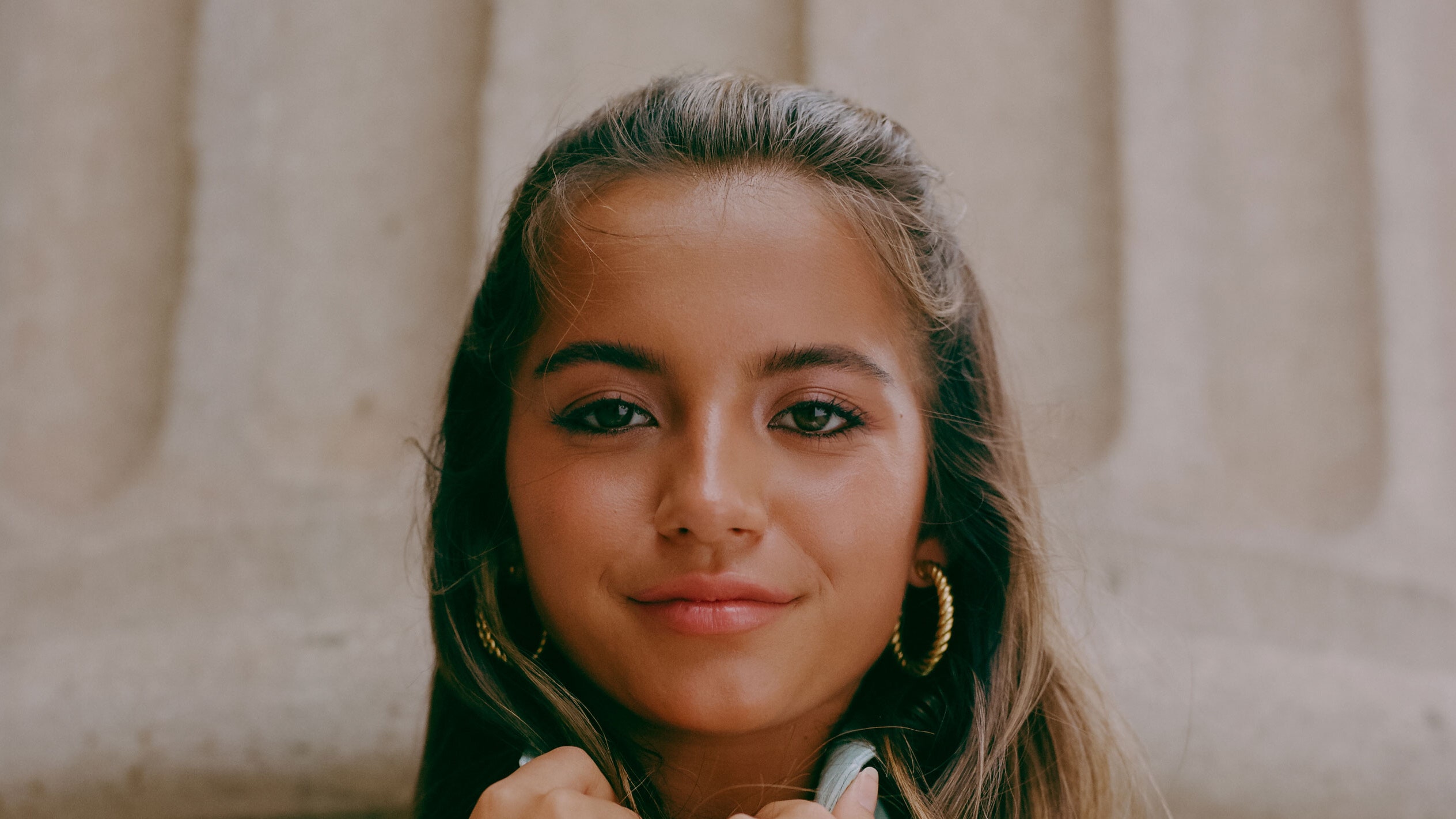 Isabela Moner Face Wallpapers