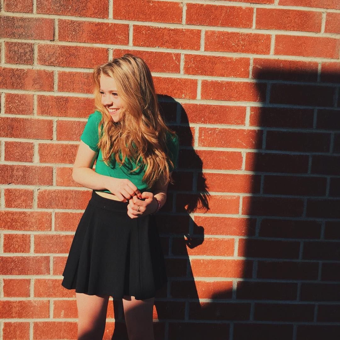 Jade Pettyjohn Laughing 2021 Wallpapers