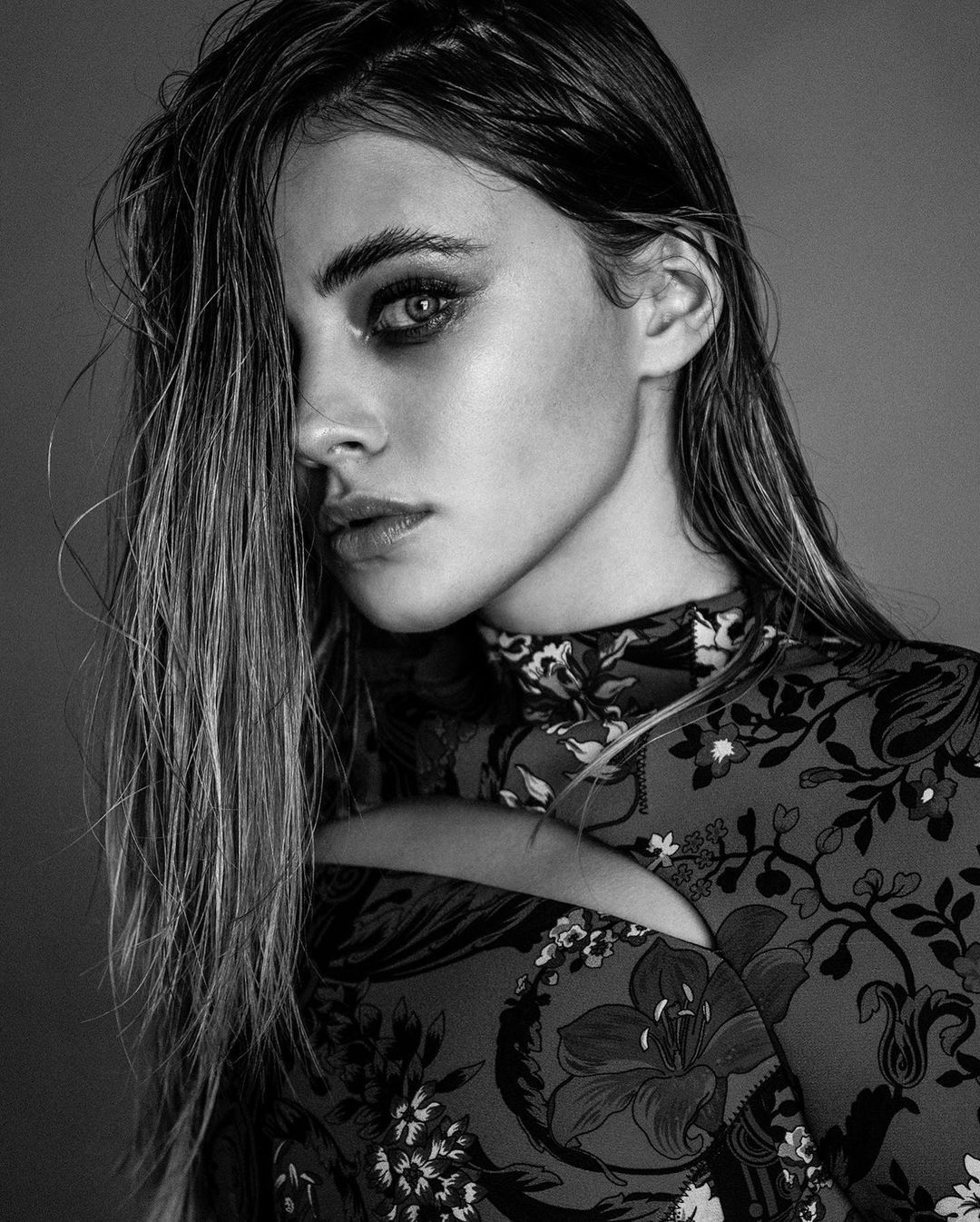 Josephine Langford Monochrome Face Wallpapers