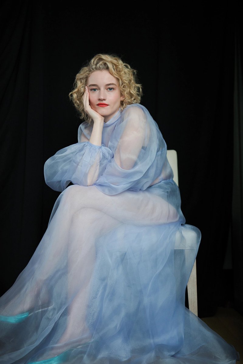 Julia Garner Wallpapers