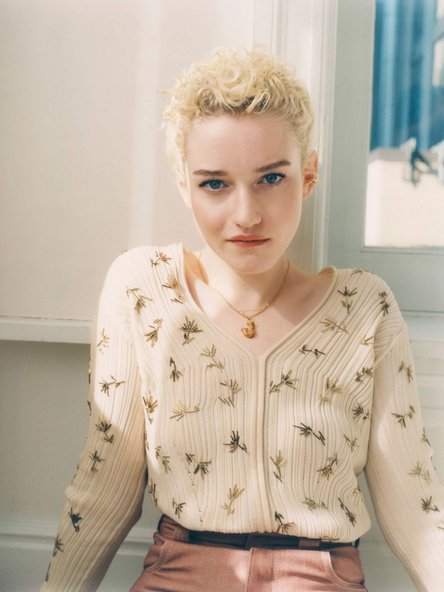 Julia Garner Wallpapers