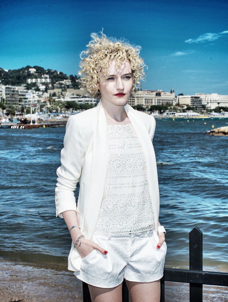 Julia Garner Wallpapers