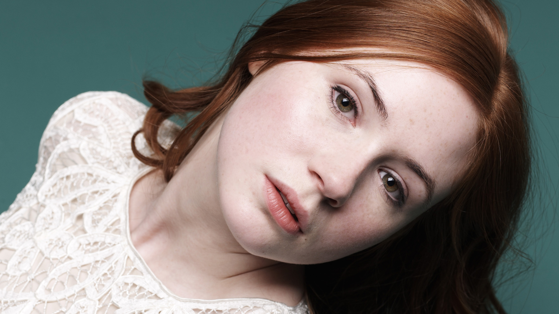 Karen Gillan Bustle Wallpapers