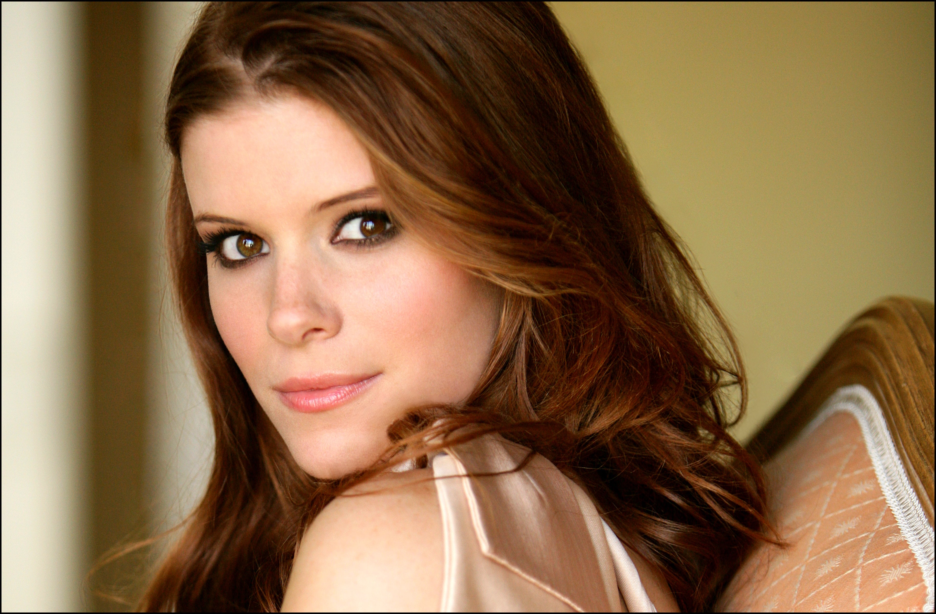 Kate Mara Smile Images Wallpapers