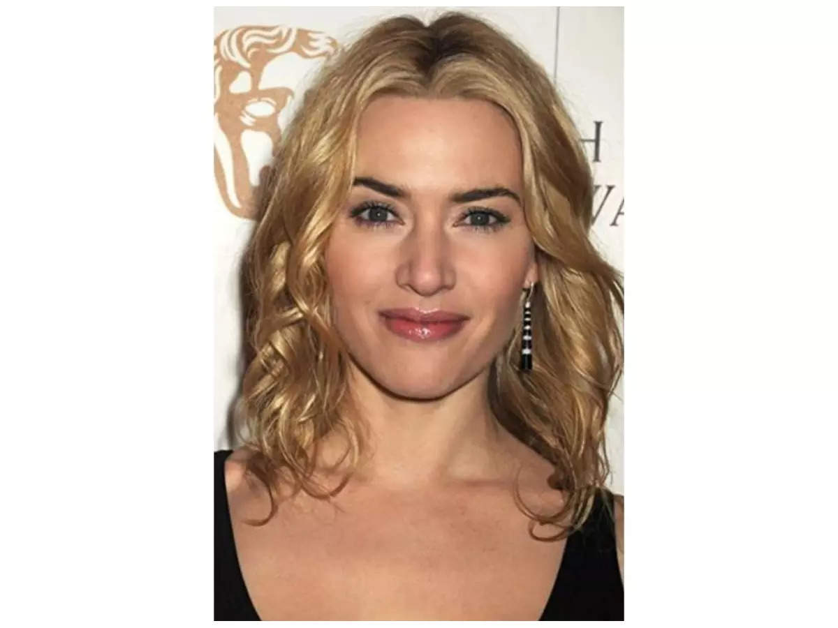 Kate Winslet New Backless Pic Wallpapers