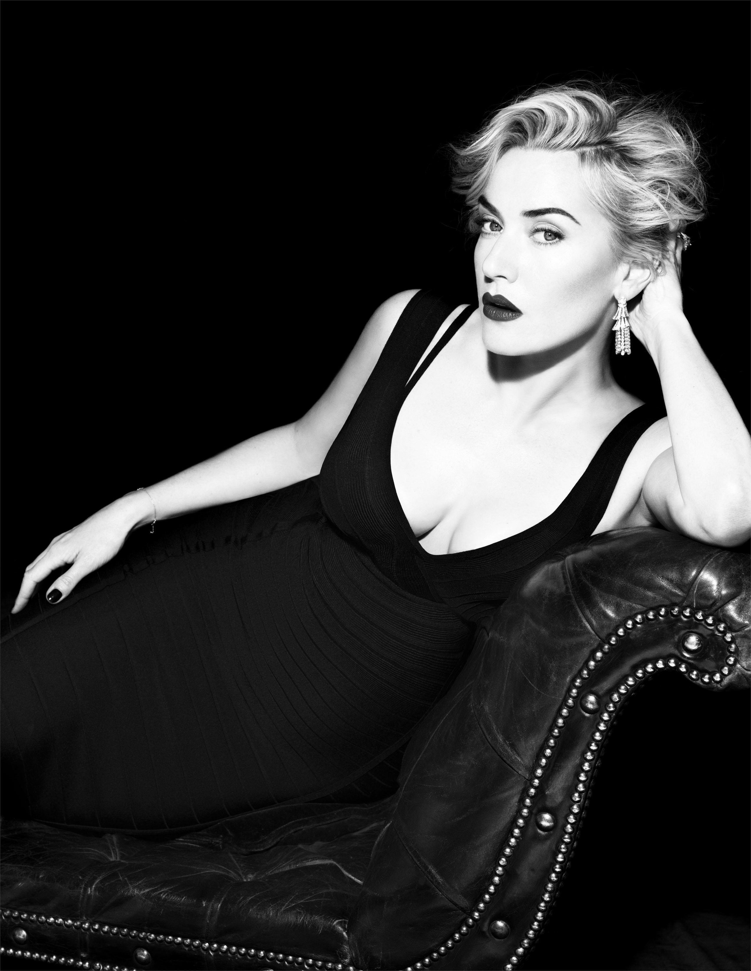 Kate Winslet Sleeping On Sofa Wallpapers