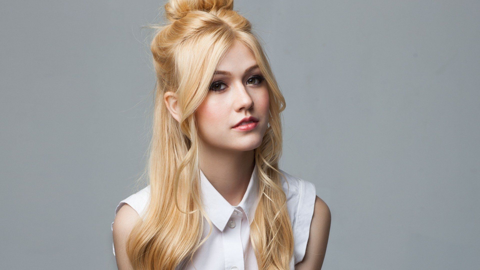 Katherine McNamara Face Wallpapers