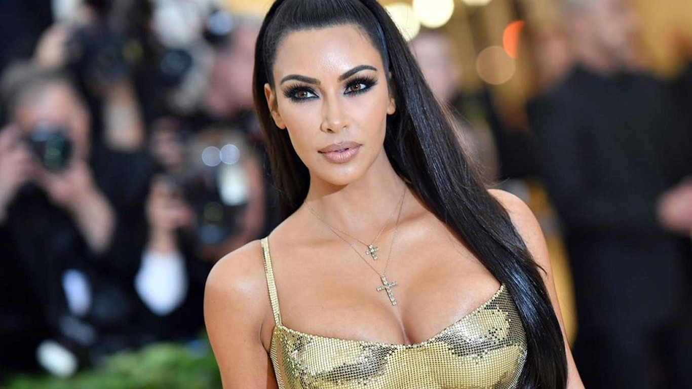 Kim Kardashian Wallpapers