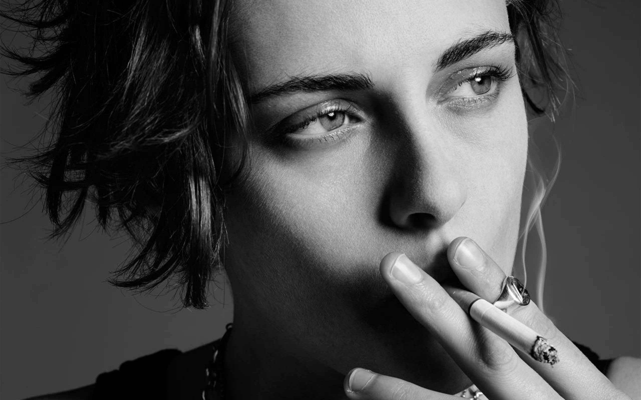 Kristen Stewart V Black and White Wallpapers