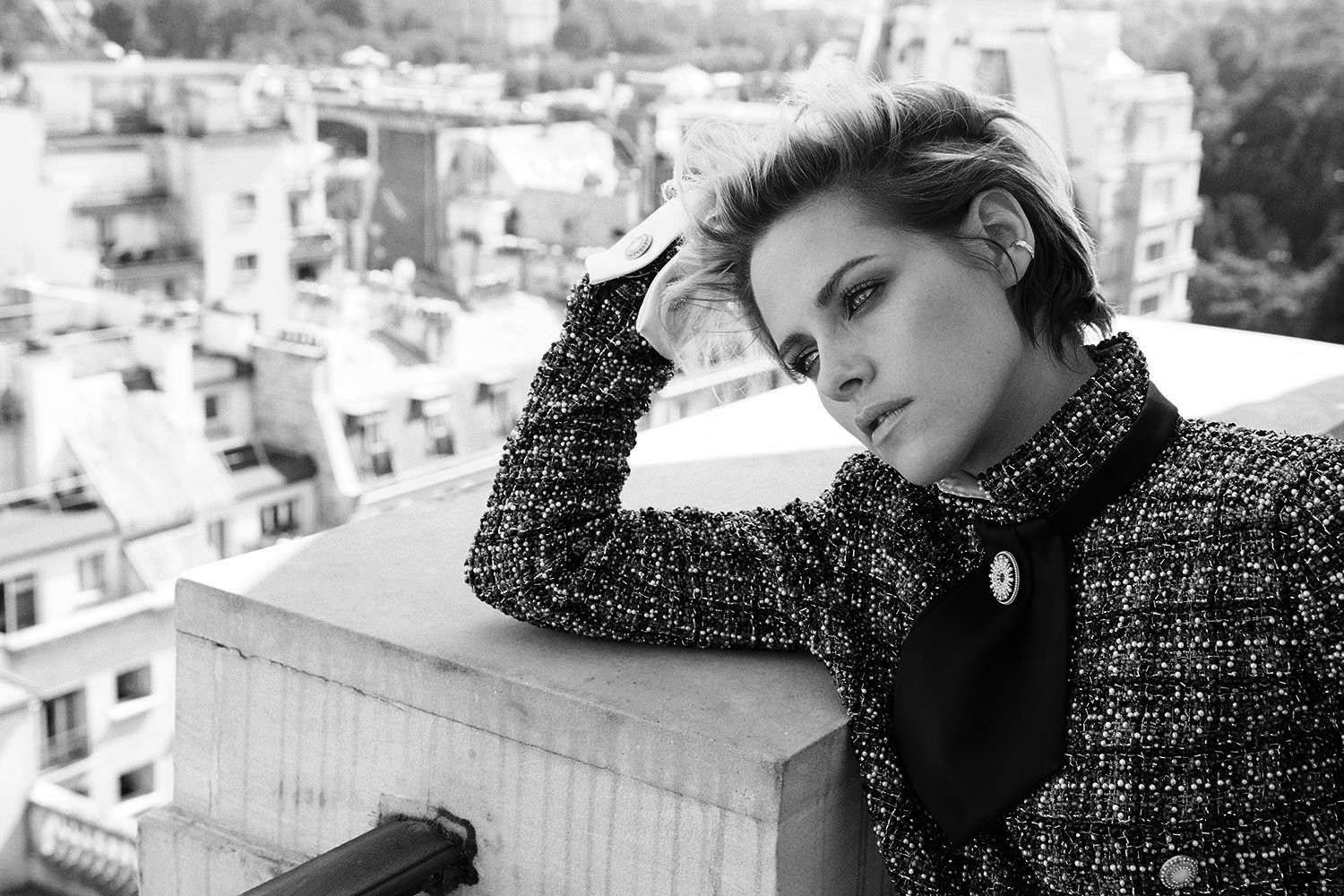 Kristen Stewart V Black and White Wallpapers