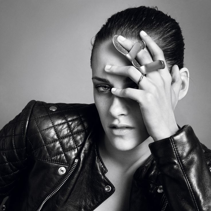 Kristen Stewart V Black and White Wallpapers