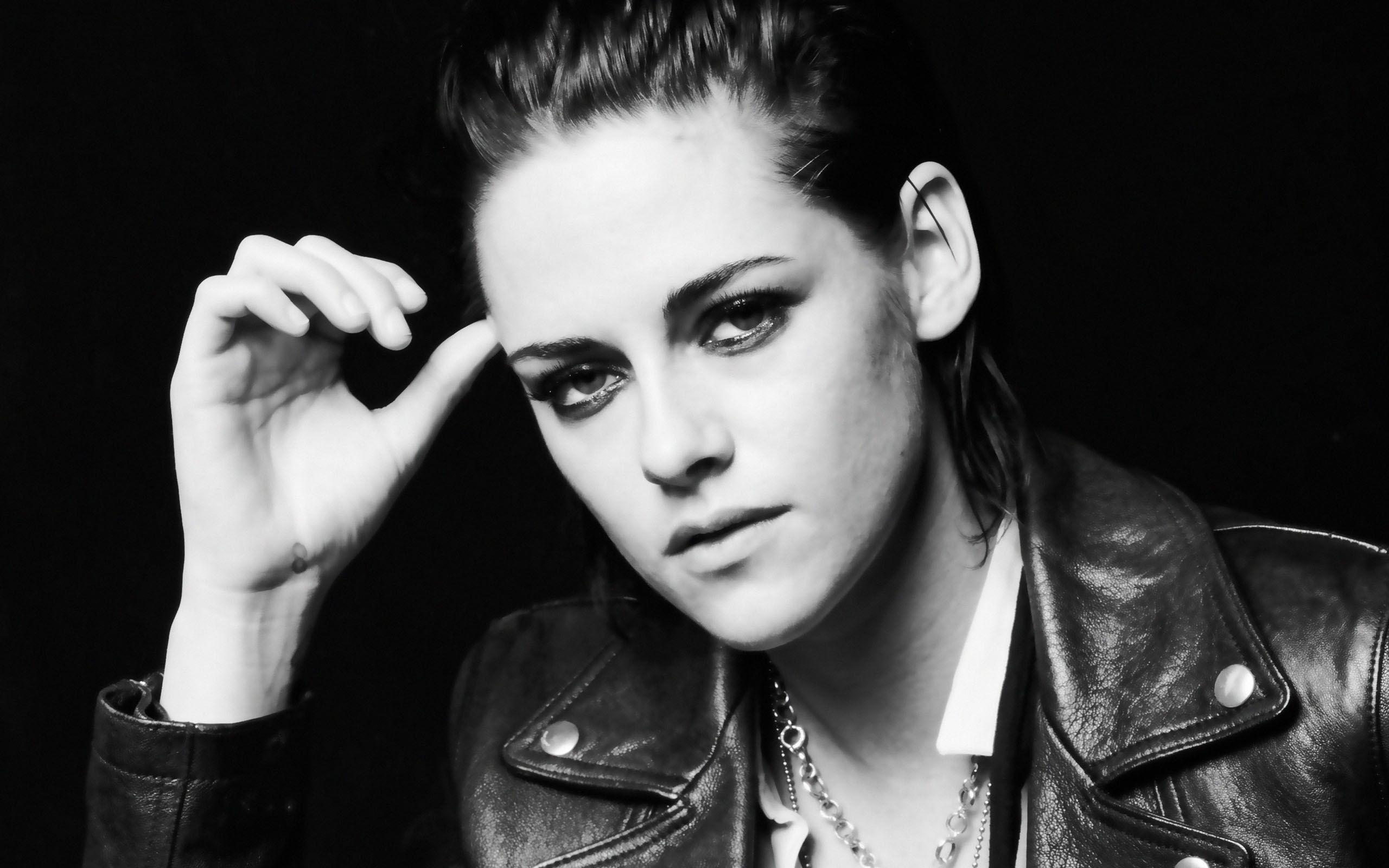 Kristen Stewart V Black and White Wallpapers