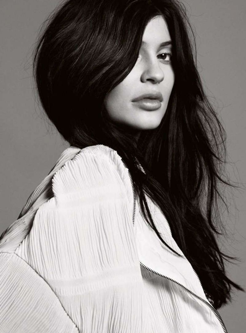 Kylie Jenner ELLE Canada Wallpapers