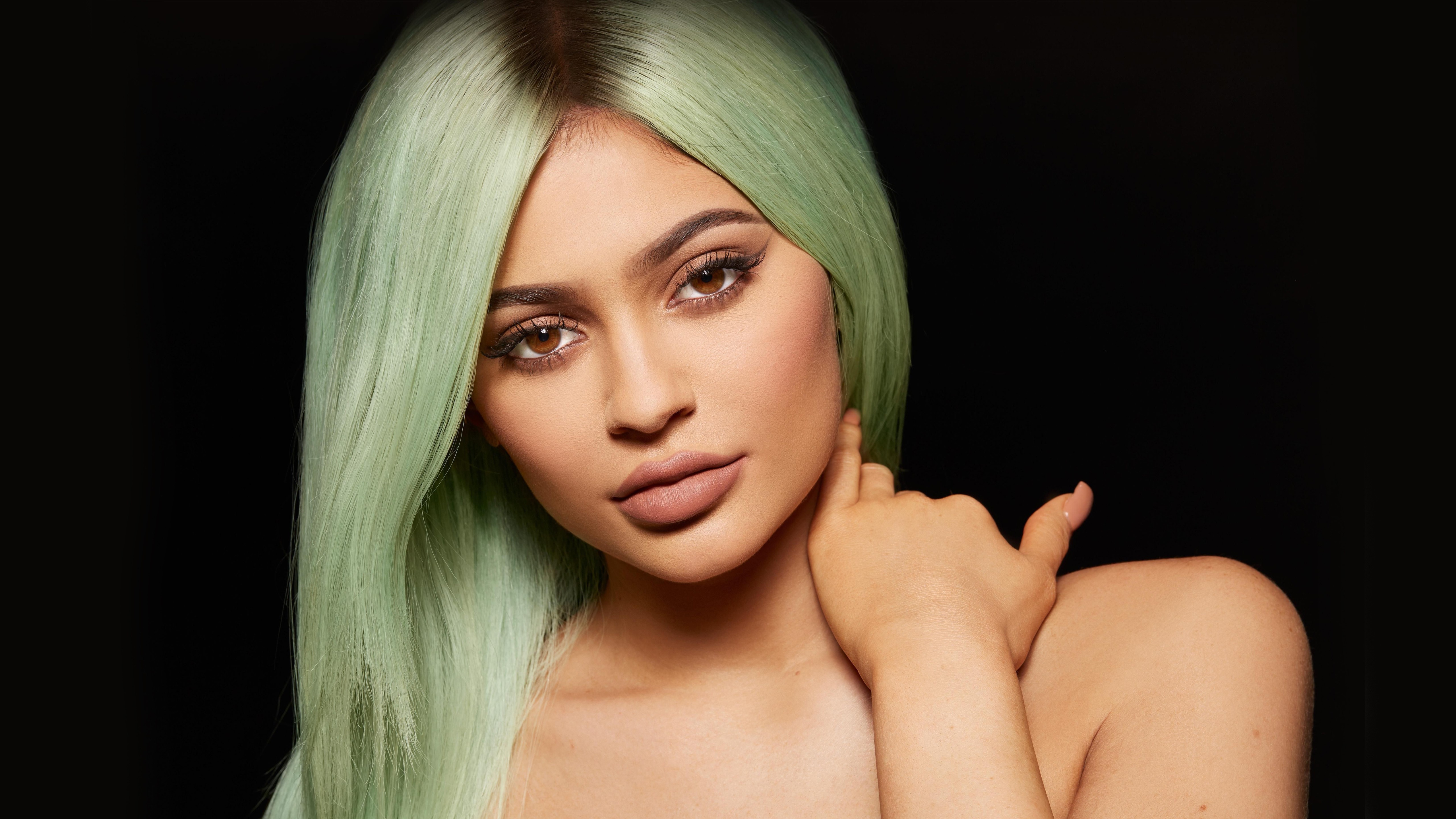 Kylie Jenner ELLE Canada Wallpapers