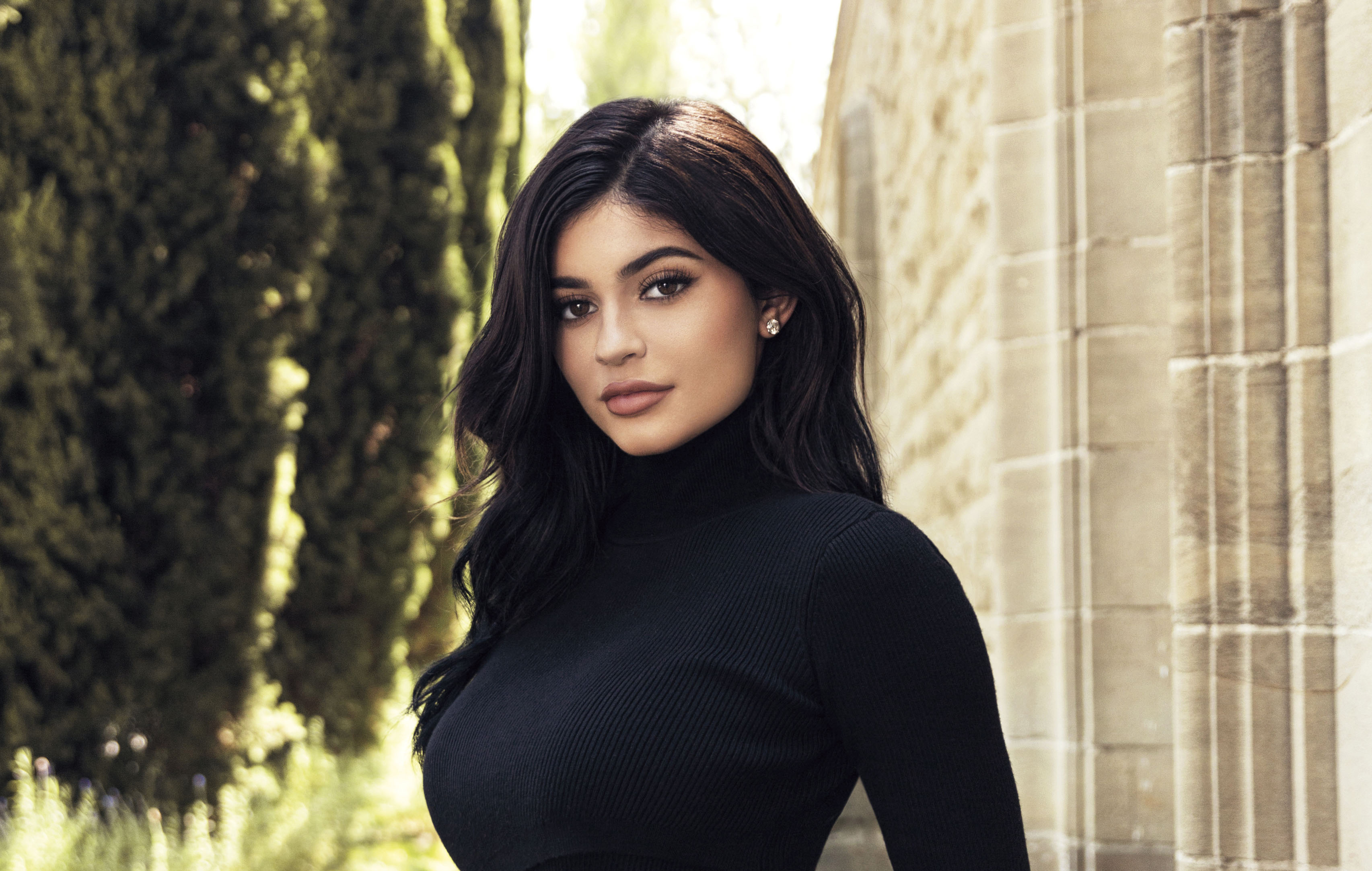 Kylie Jenner ELLE Canada Wallpapers