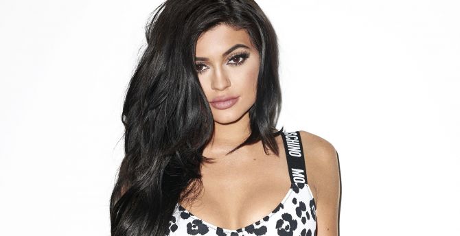 Kylie Jenner Long Hair Wallpapers