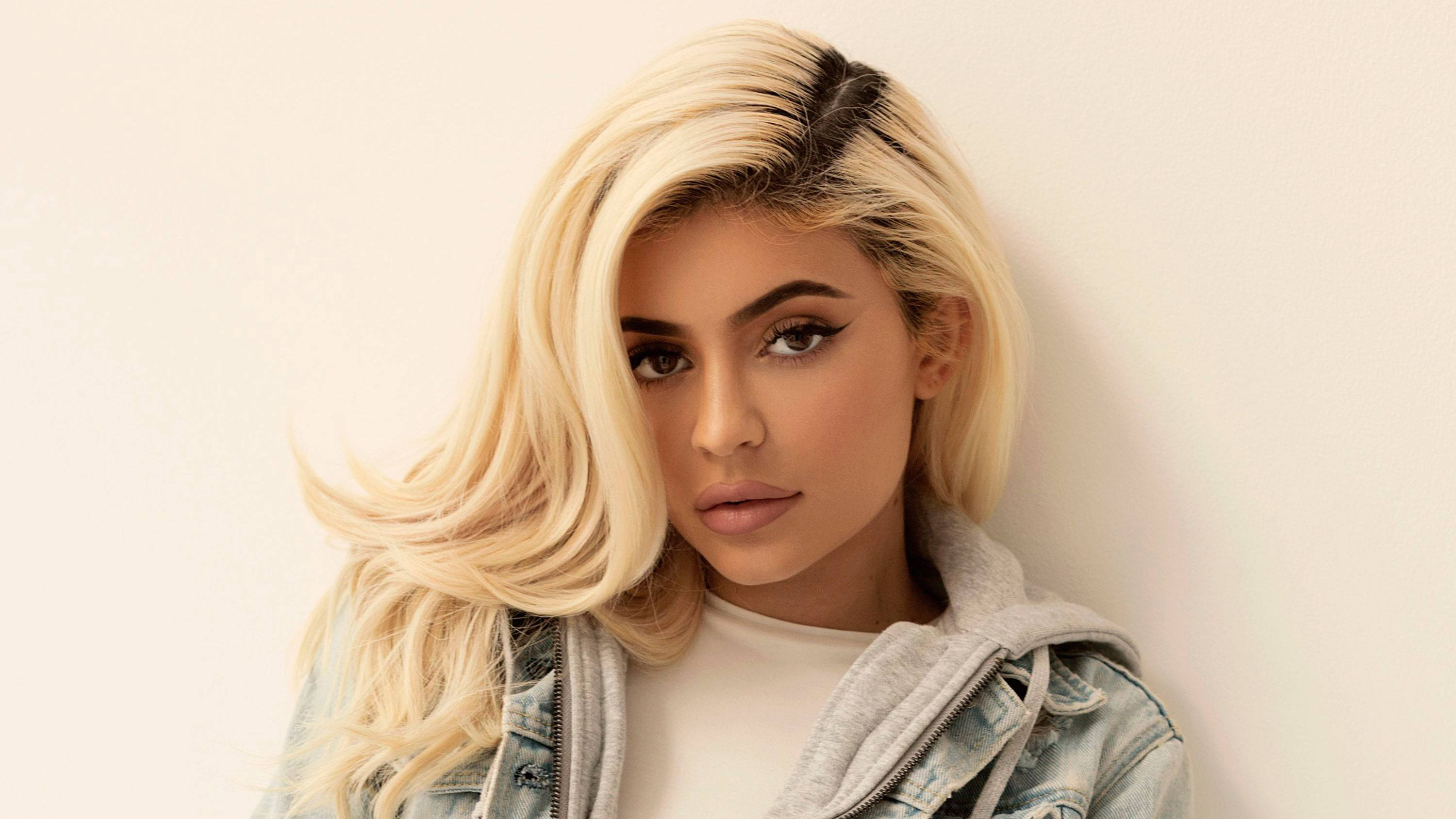 Kylie Jenner Long Hair Wallpapers