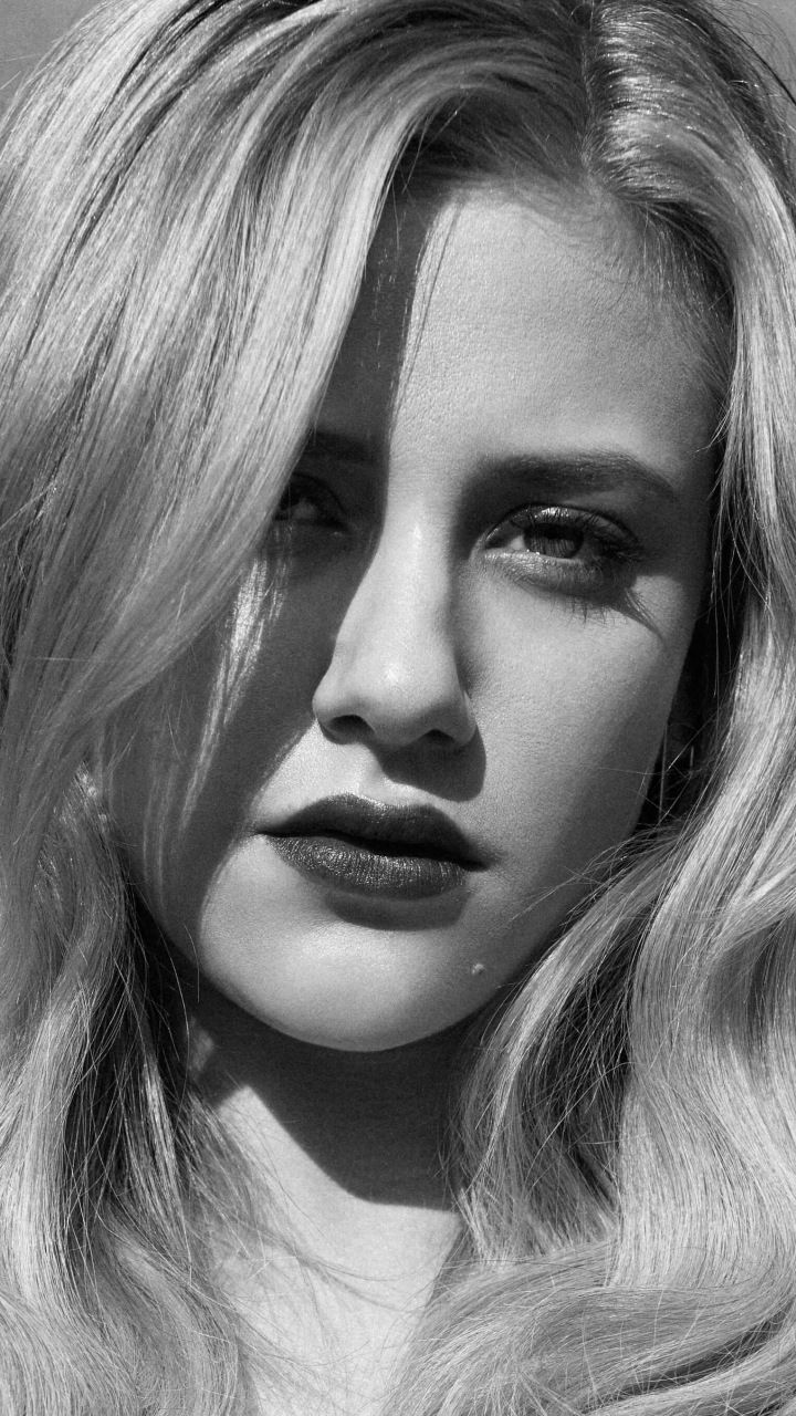 Lili Reinhart In Black Wallpapers