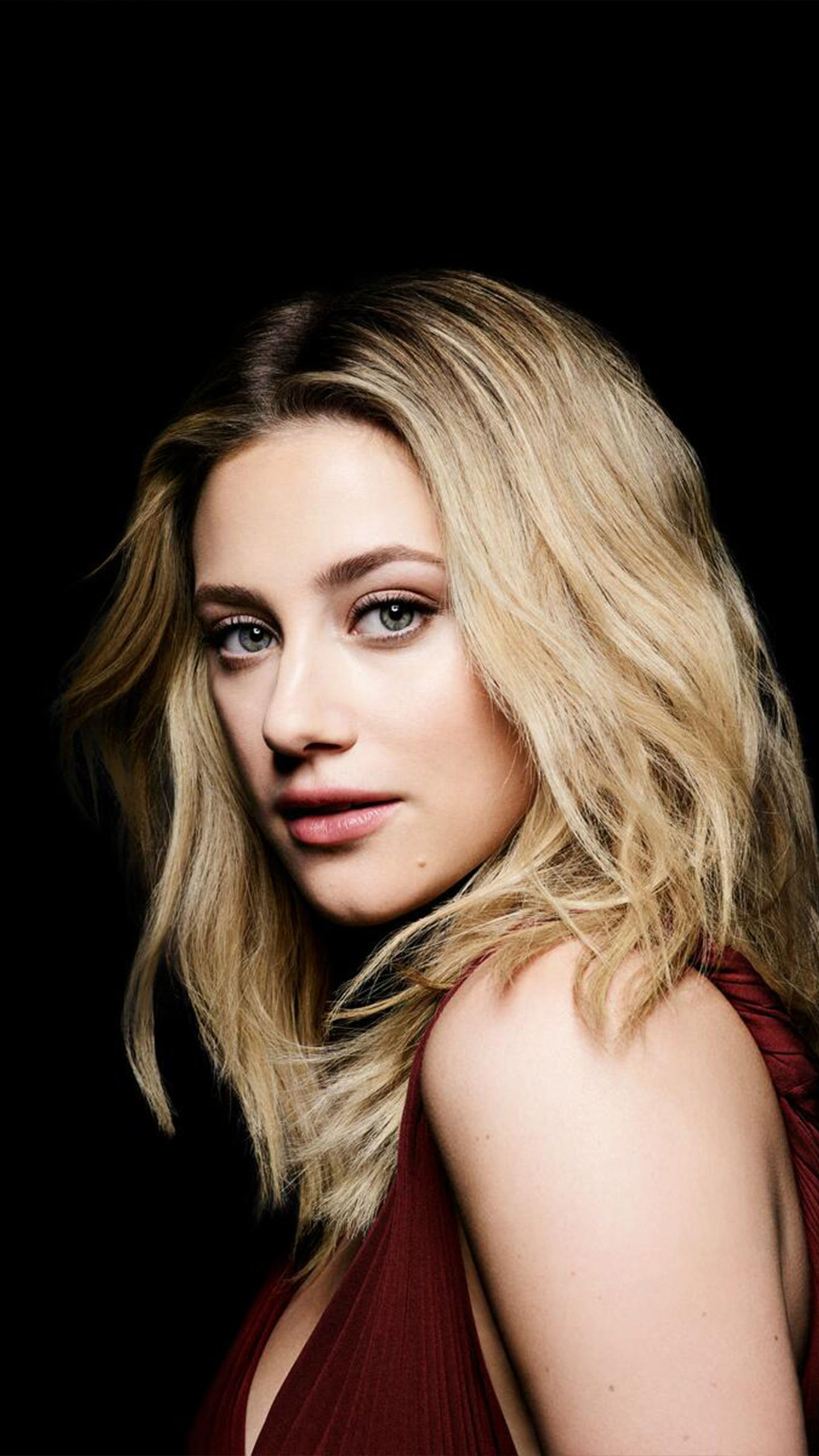 Lili Reinhart In Black Wallpapers