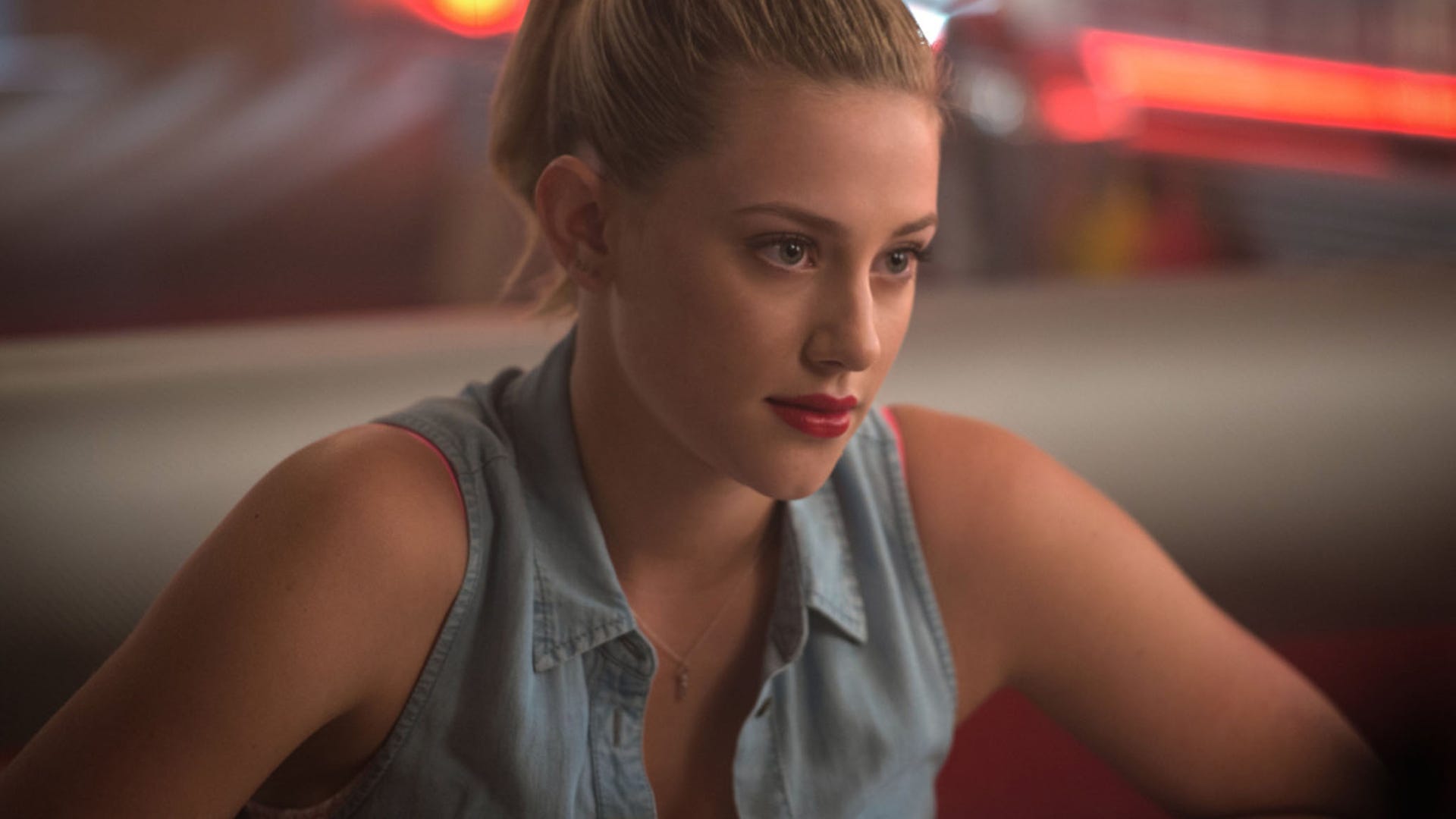 Lili Reinhart In Black Wallpapers