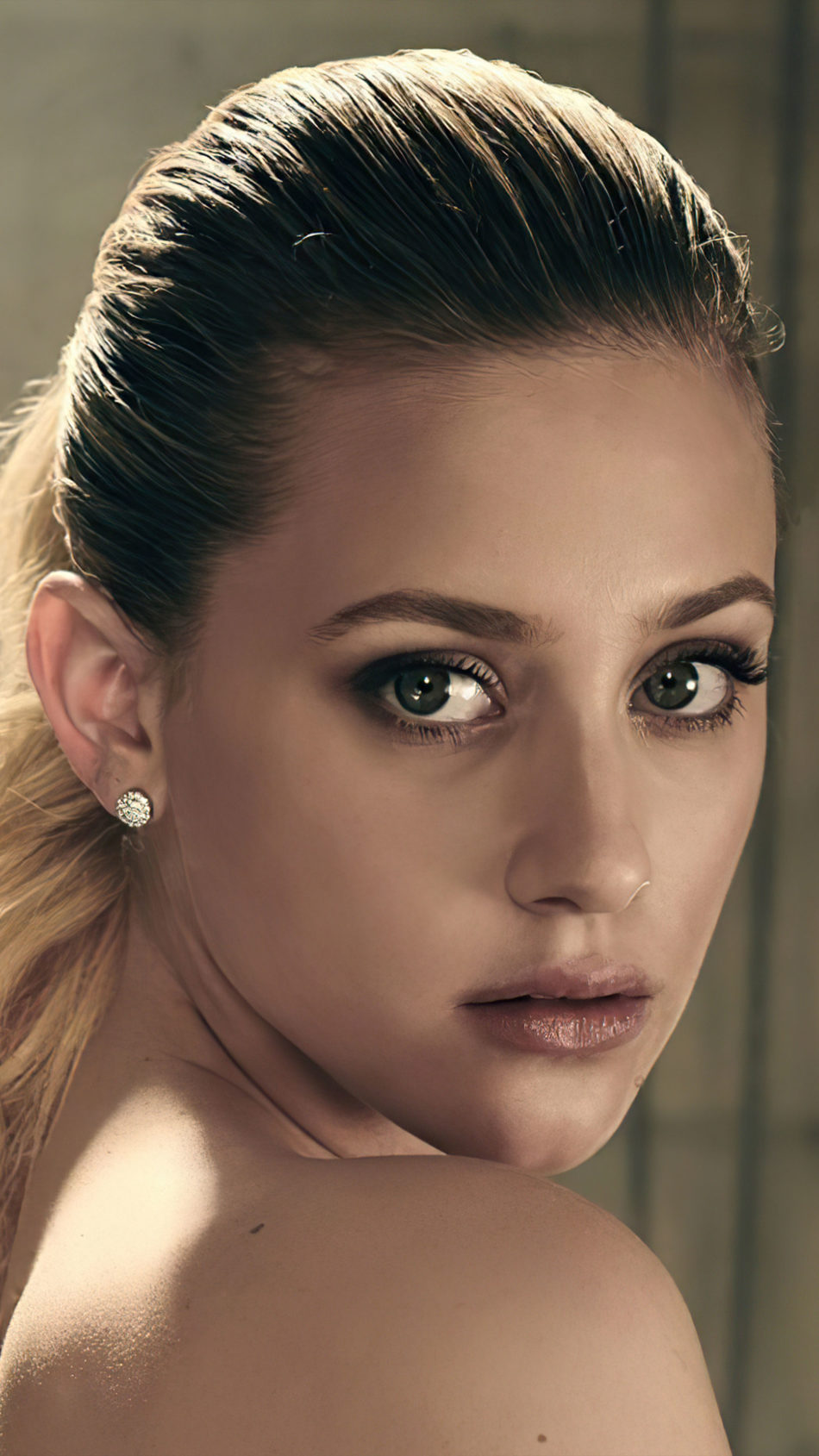 Lili Reinhart In Black Wallpapers