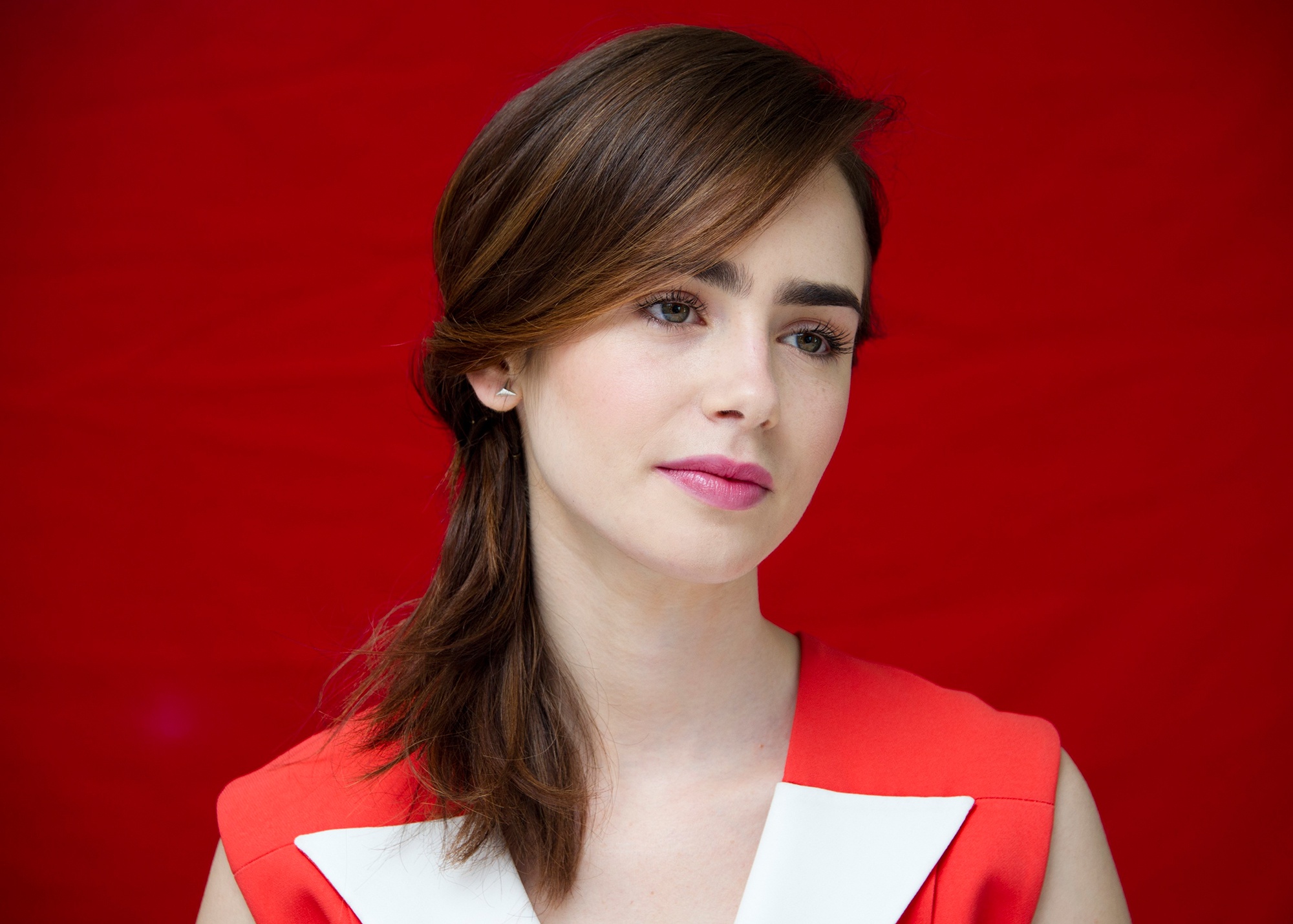 Lily Collins Gorgeous Wallpapers