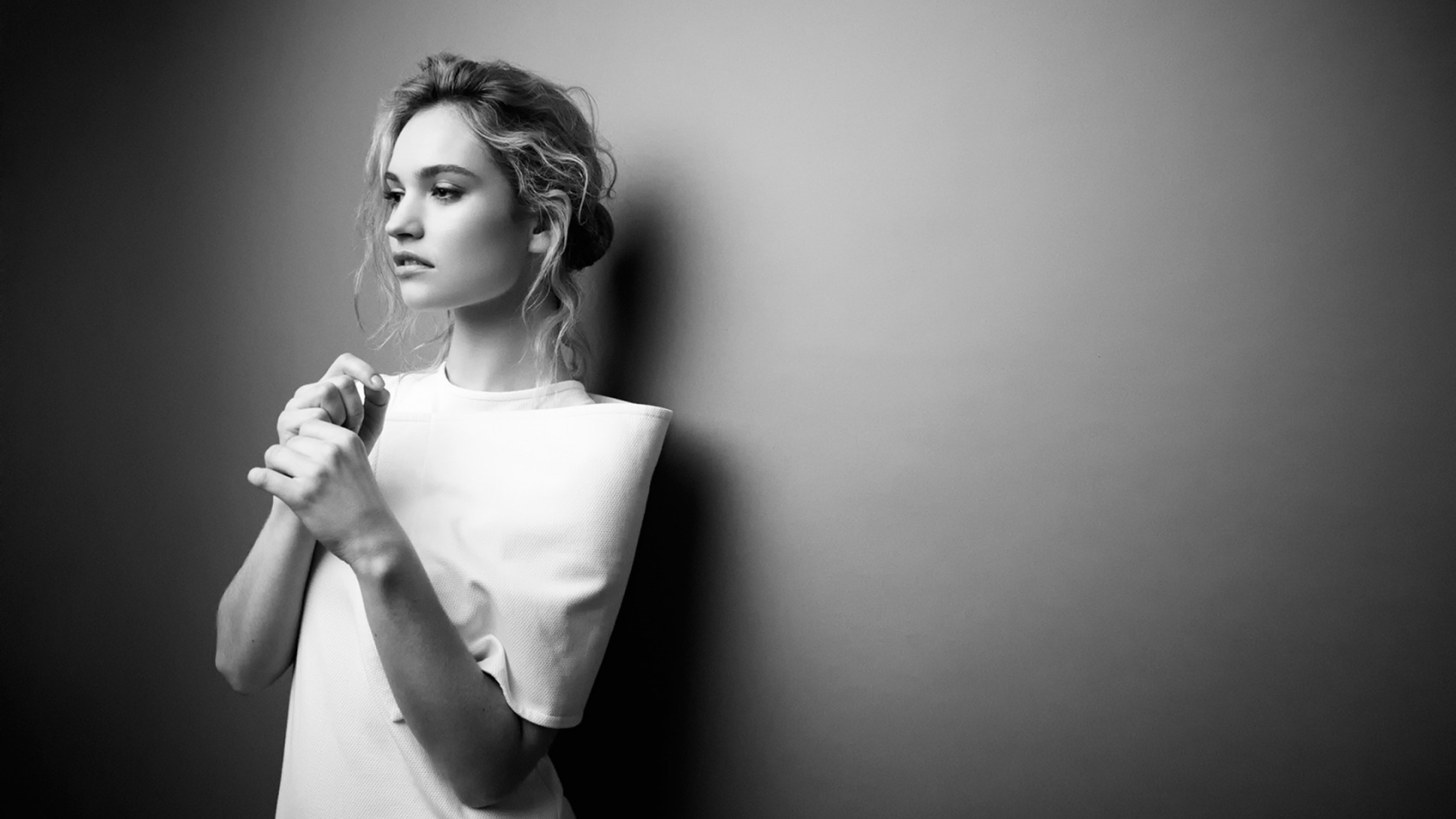 Lily James Hot Wallpapers