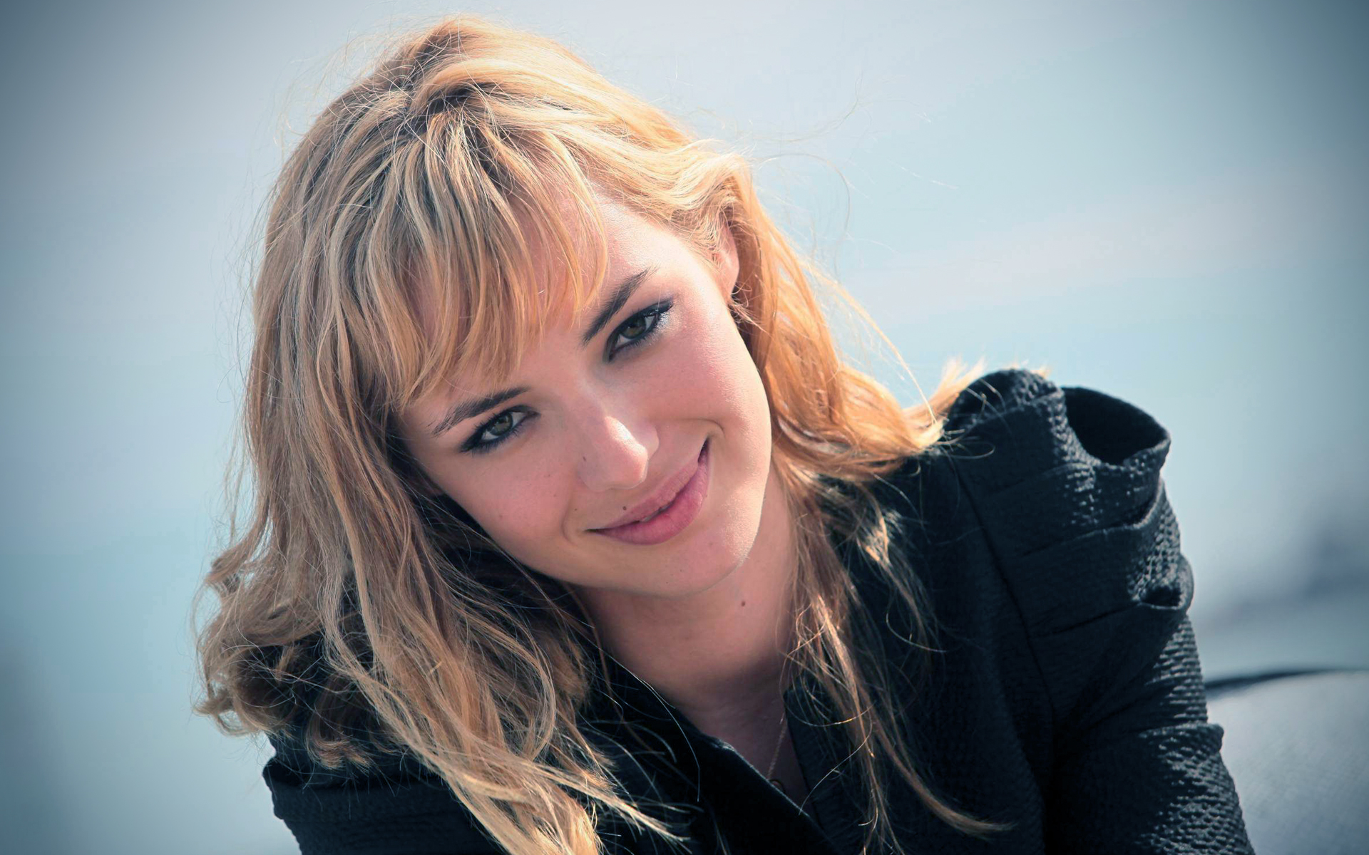 Louise Bourgoin Wallpapers