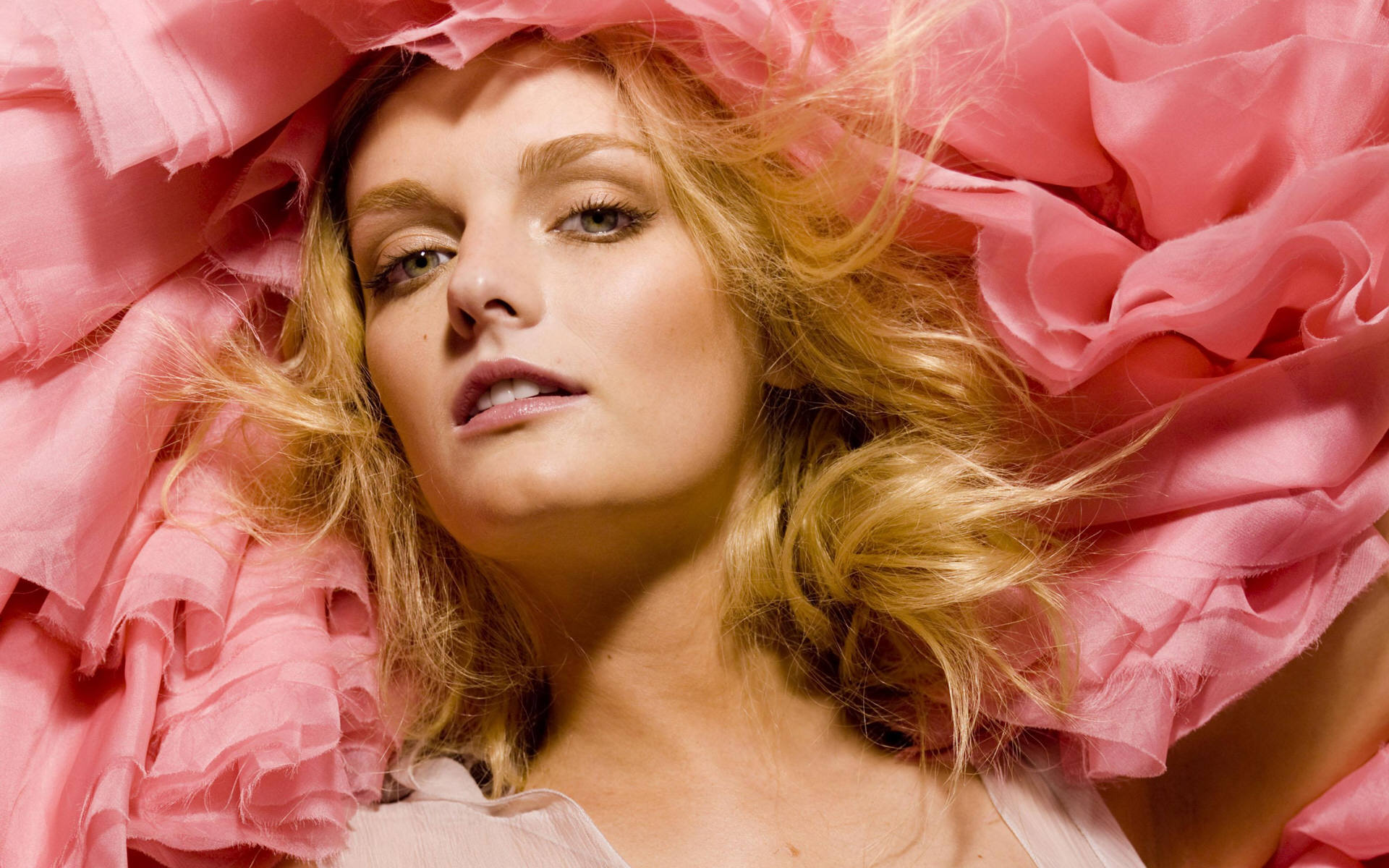 Lydia Hearst-Shaw Wallpapers