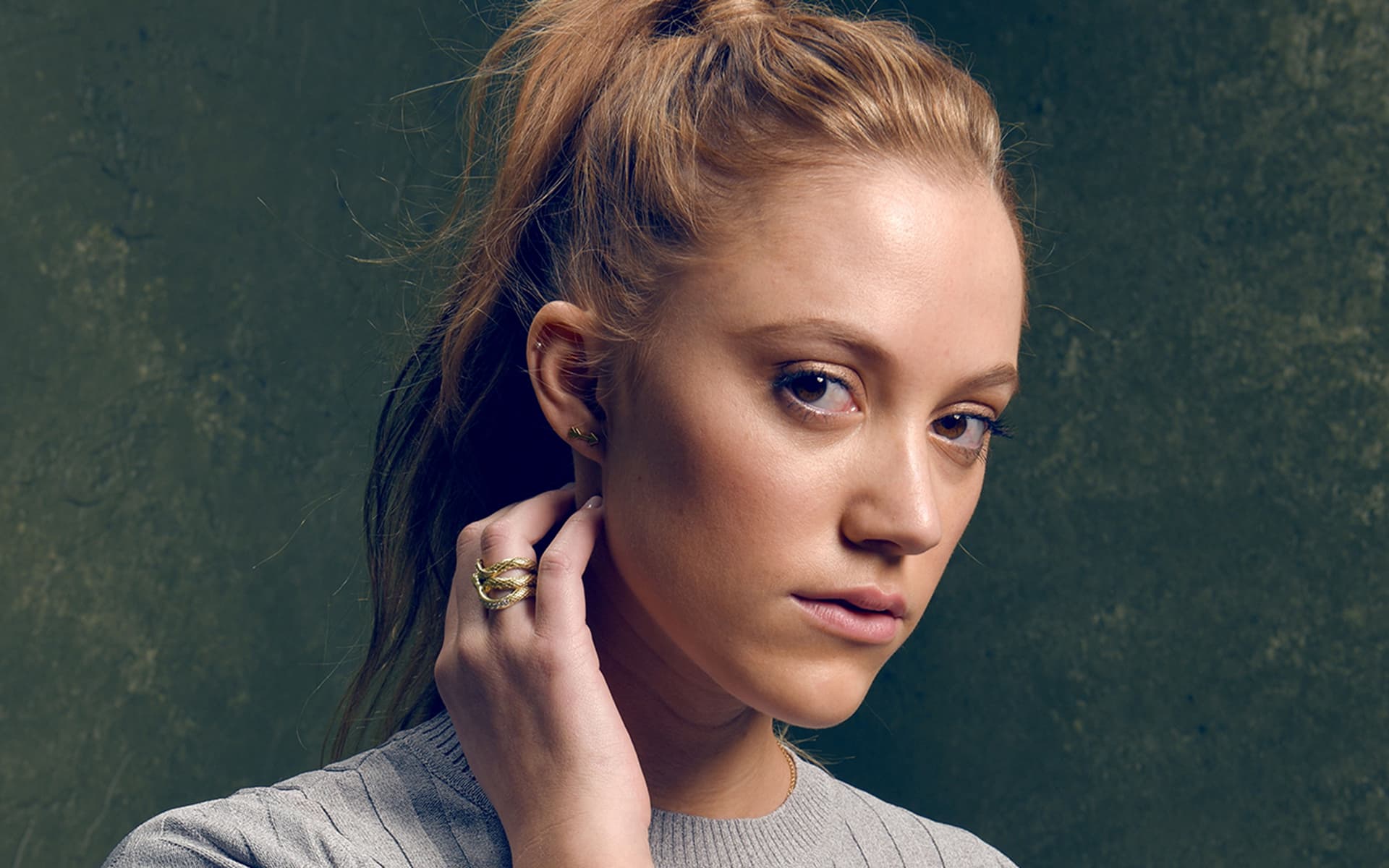 Maika Monroe Wallpapers