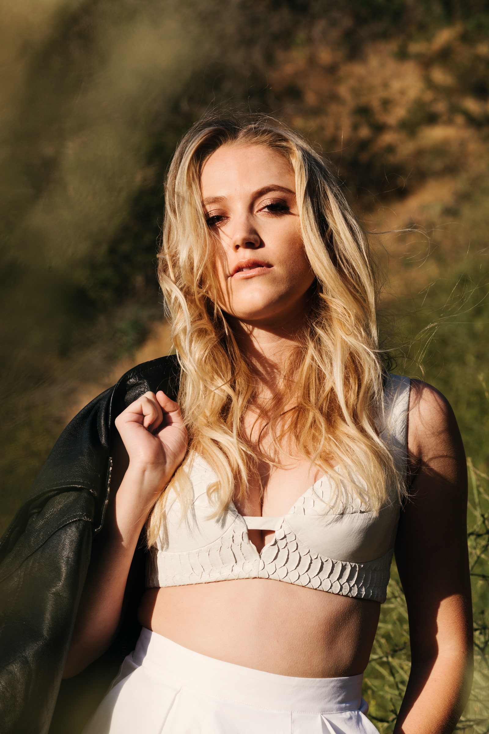 Maika Monroe Wallpapers