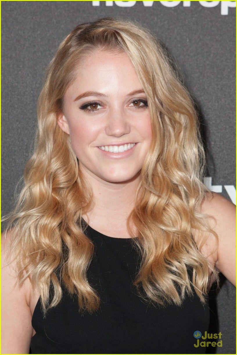 Maika Monroe Wallpapers