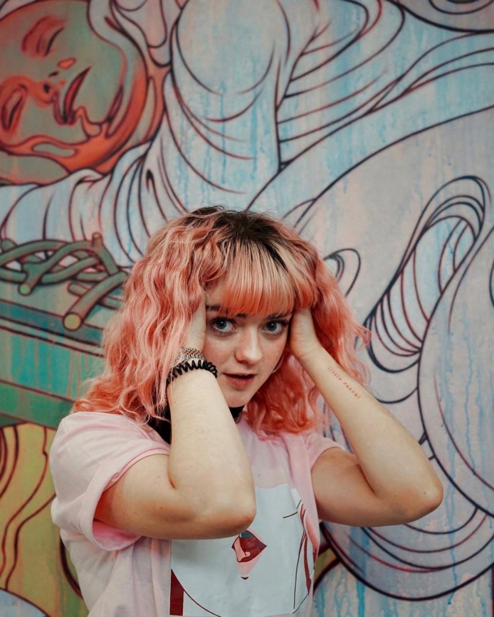 Maisie Williams 4K Pink Hair Wallpapers