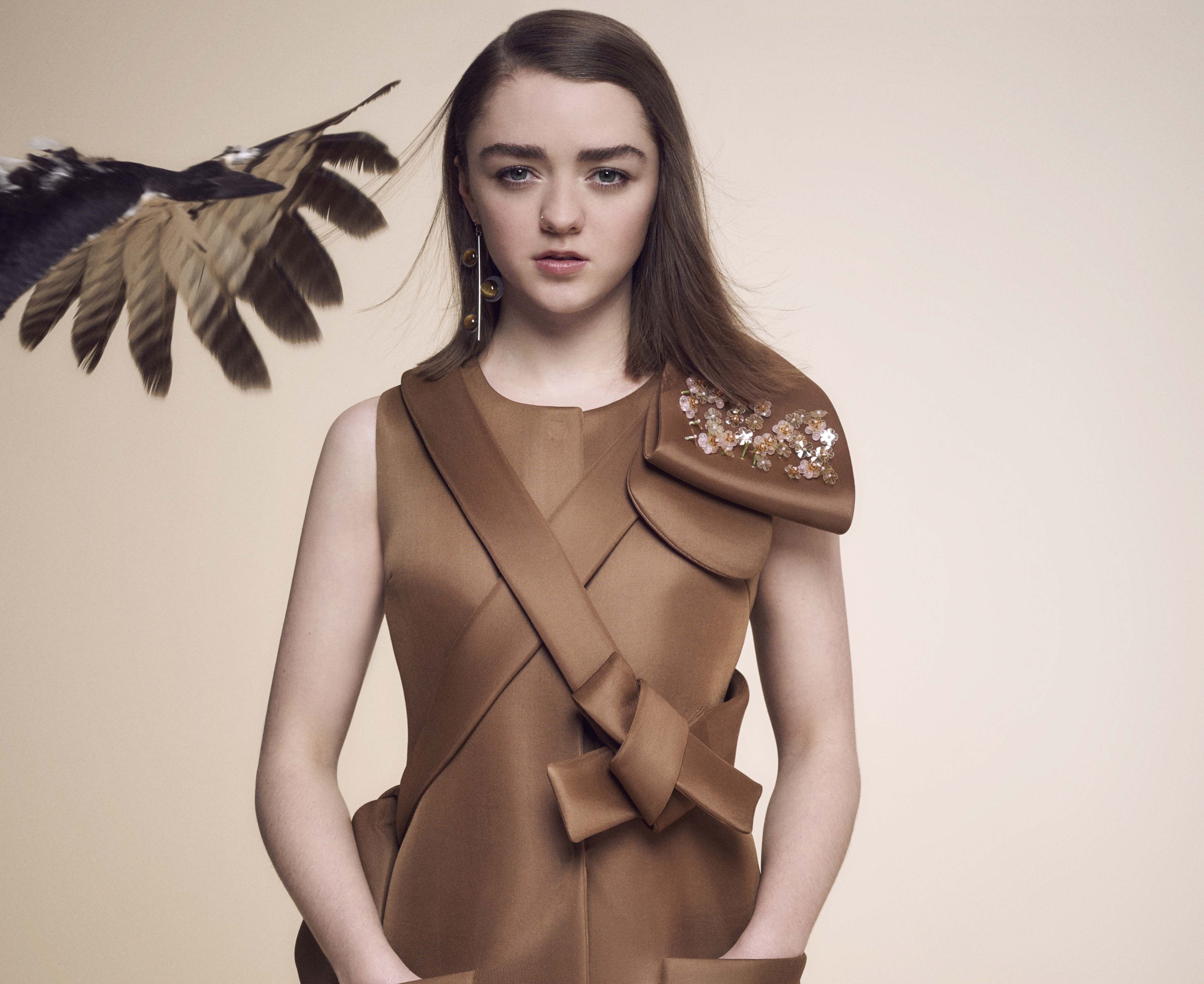 Maisie Williams 4K Pink Hair Wallpapers