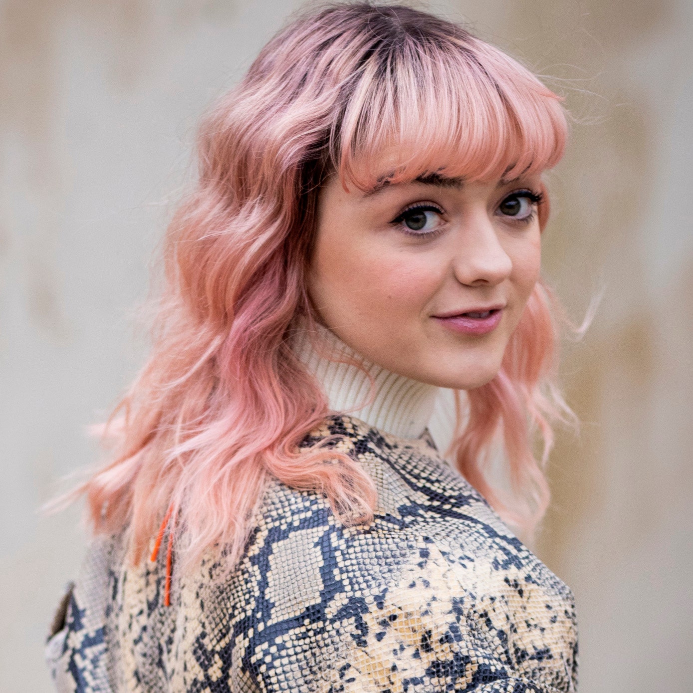 Maisie Williams Pink Hair Wallpapers