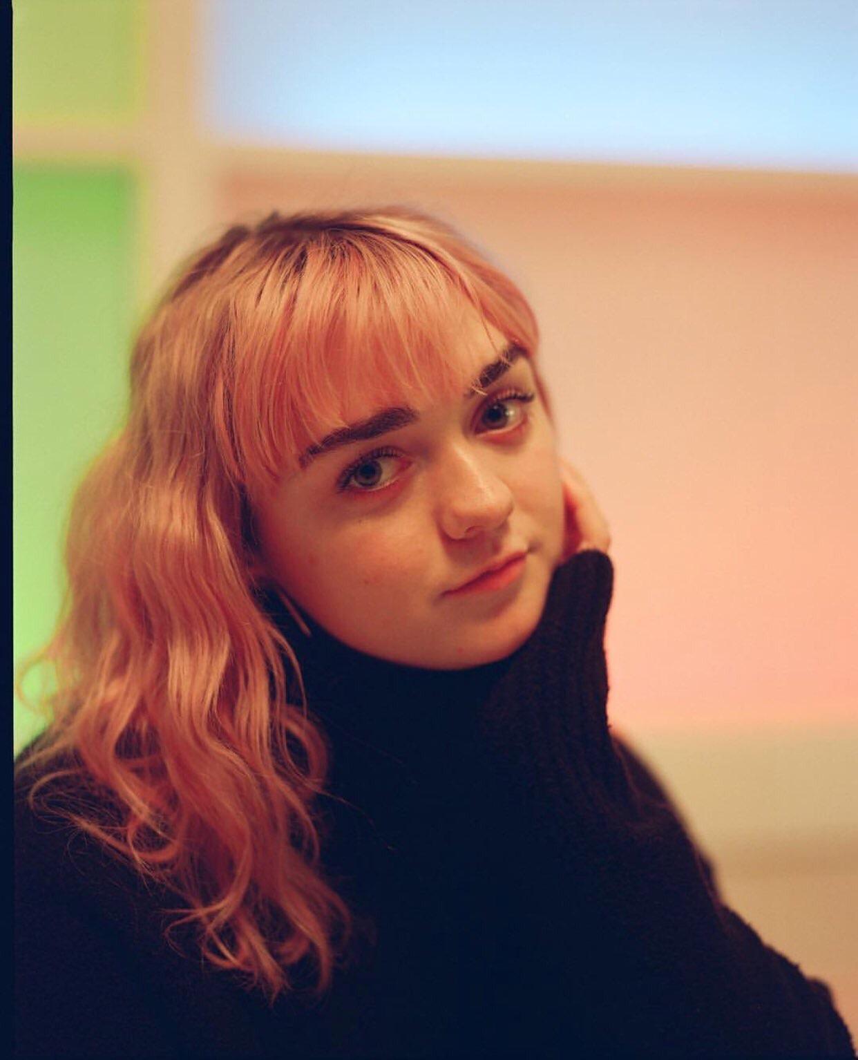 Maisie Williams Pink Hair Wallpapers