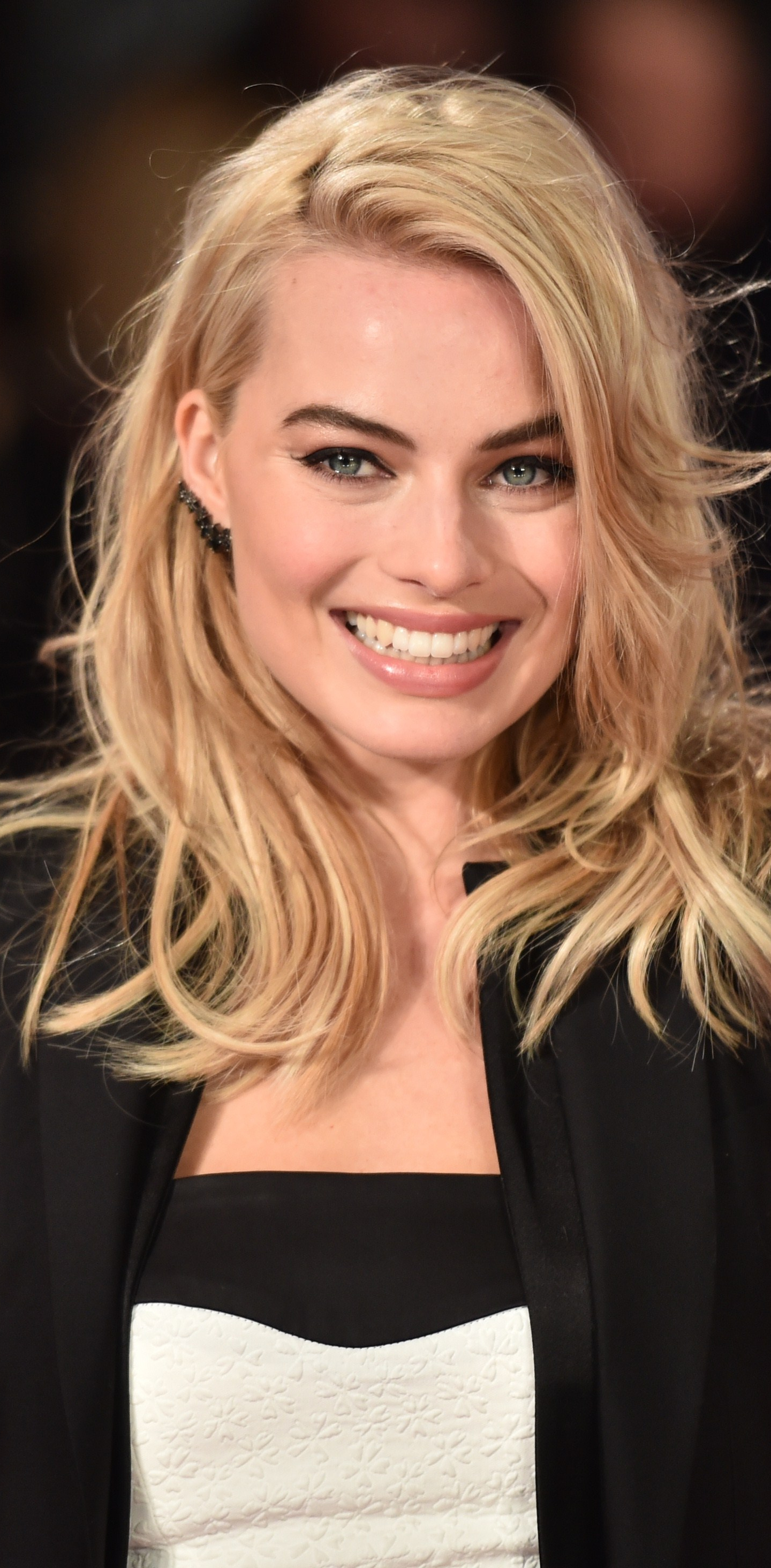 Margot Robbie Smiling Wallpapers