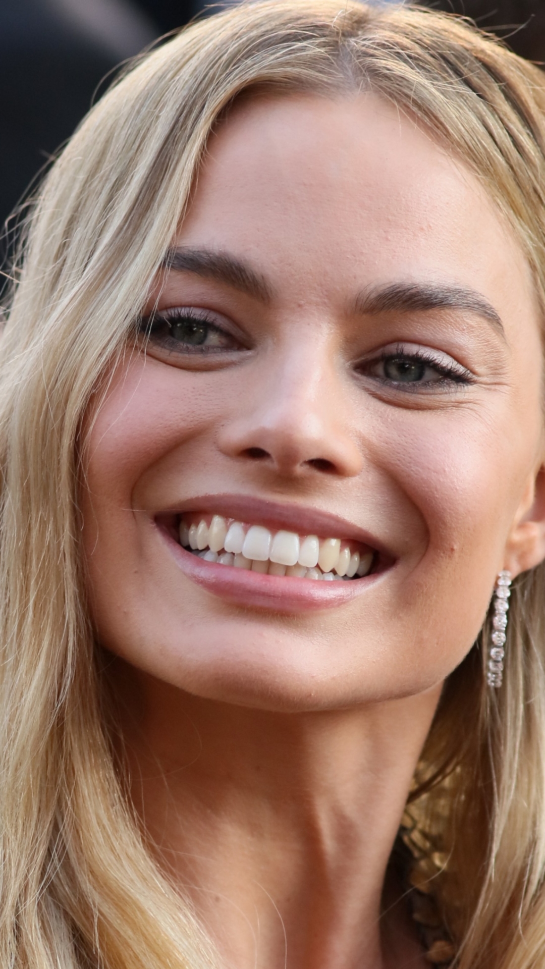 Margot Robbie Smiling Wallpapers