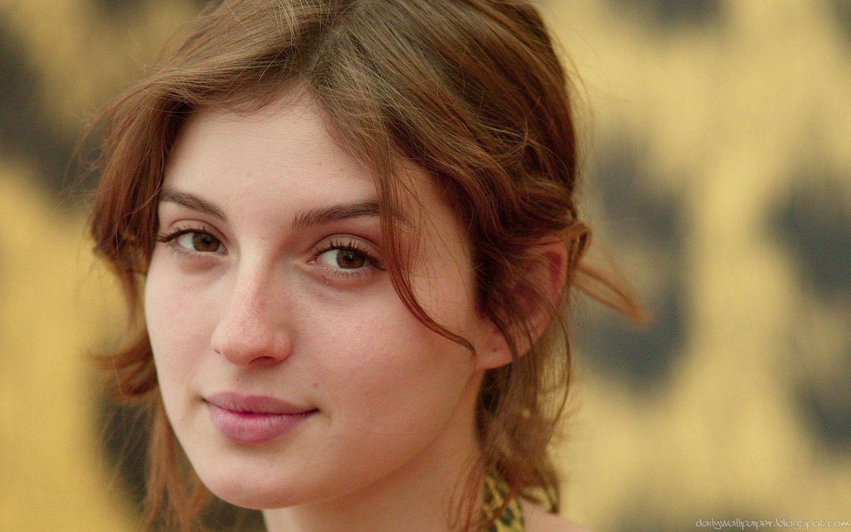 Maria Valverde Wallpapers