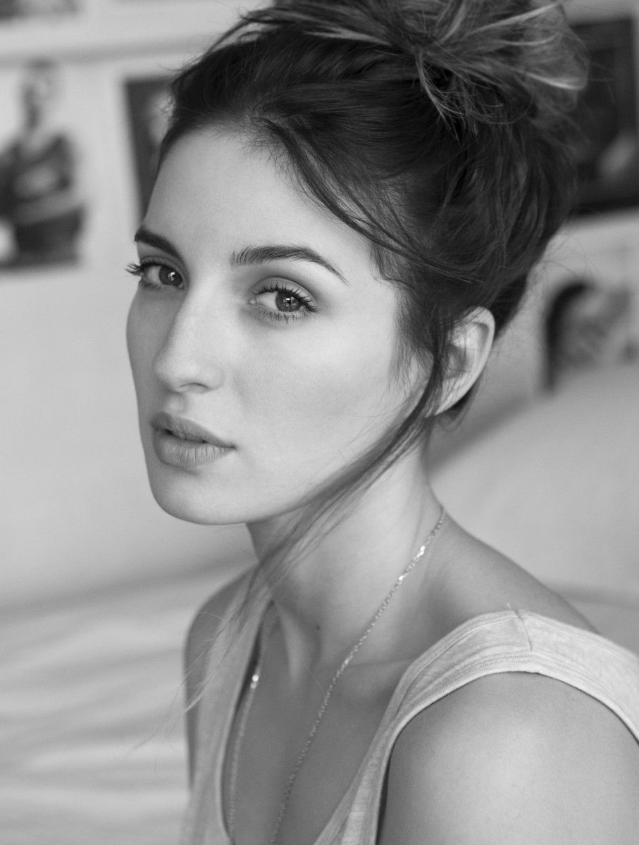 Maria Valverde Monochrome Wallpapers