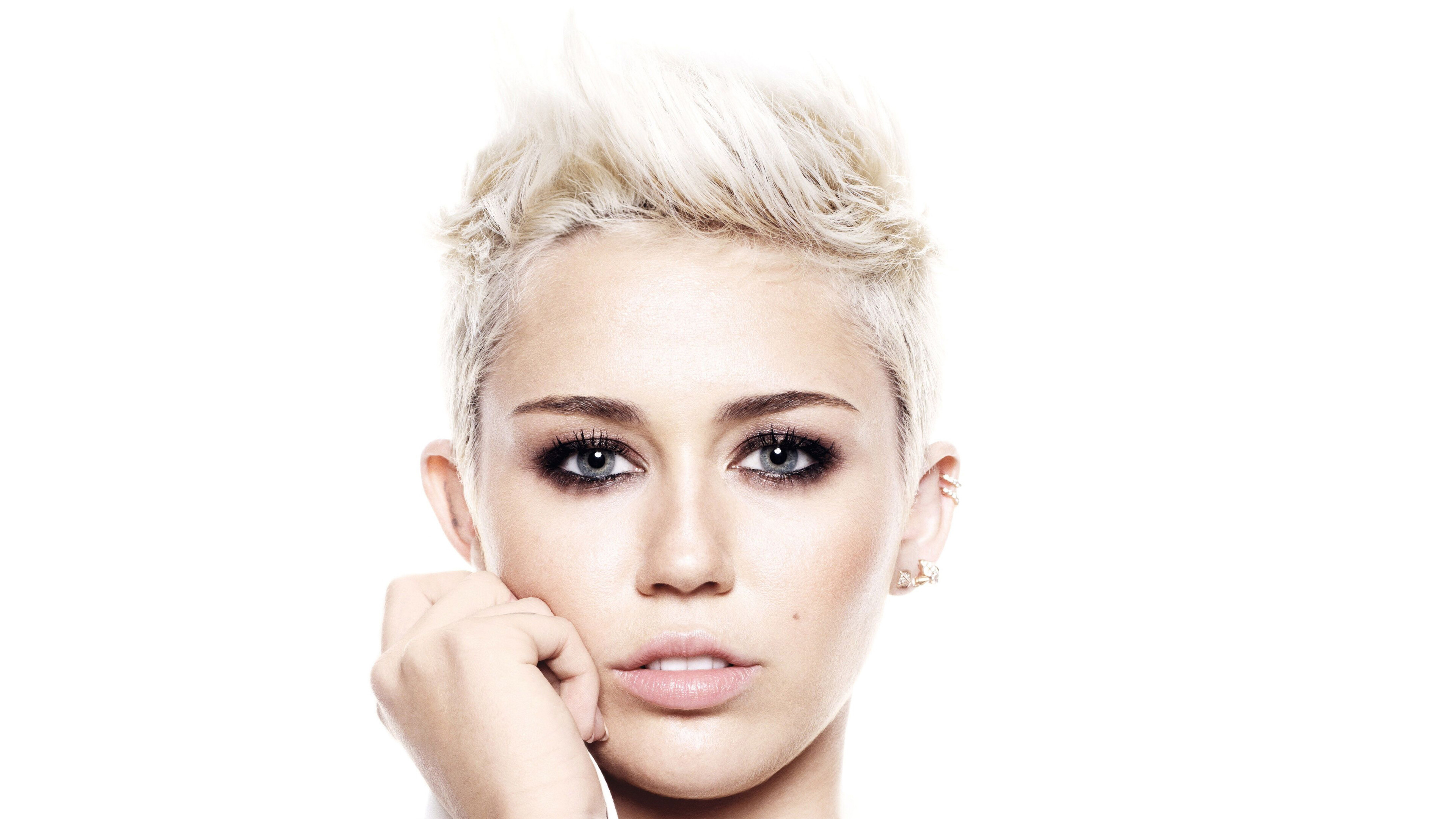 Miley Cyrus Face 2020 Wallpapers