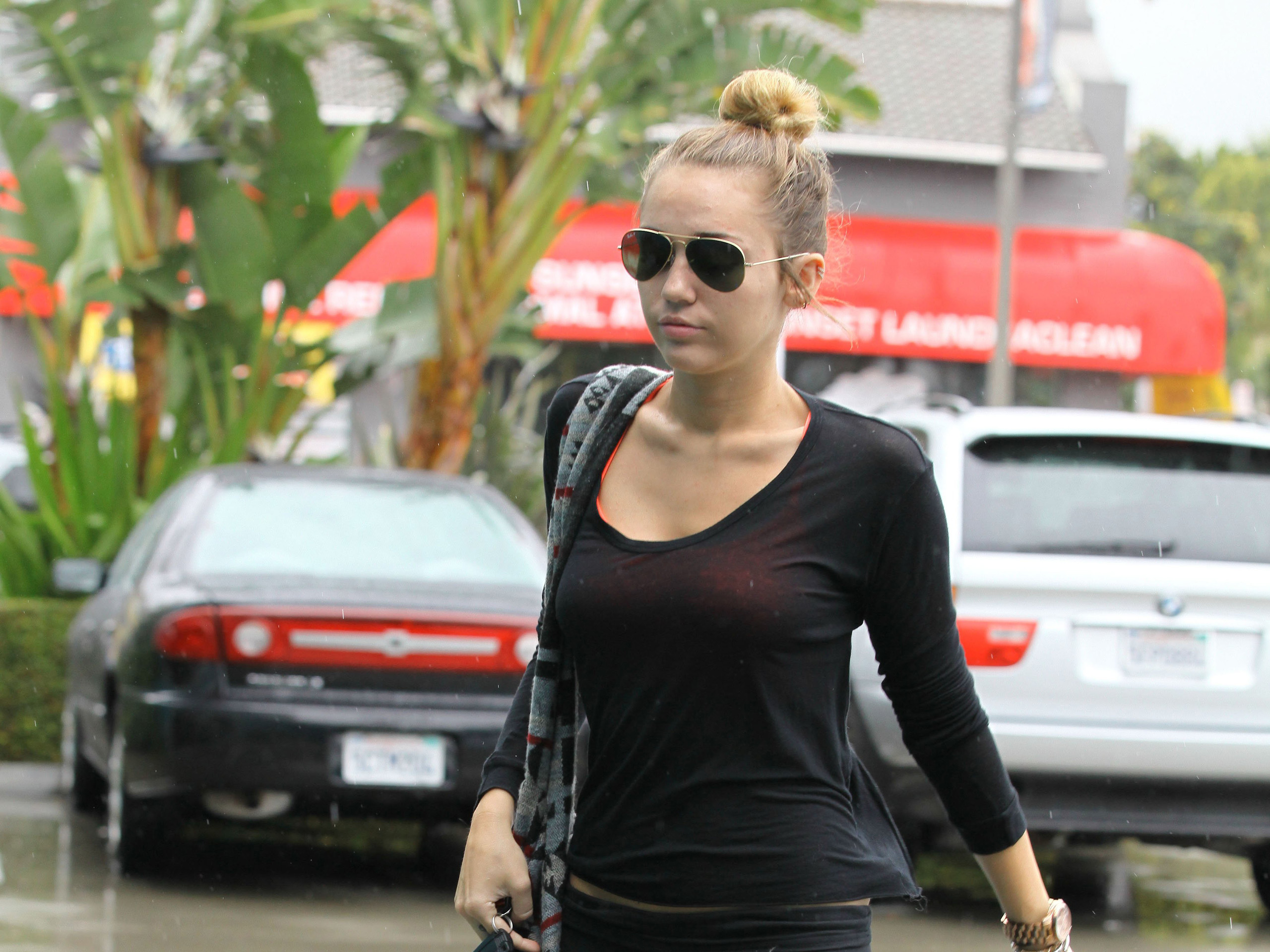 Miley Cyrus In Rain Wallpapers